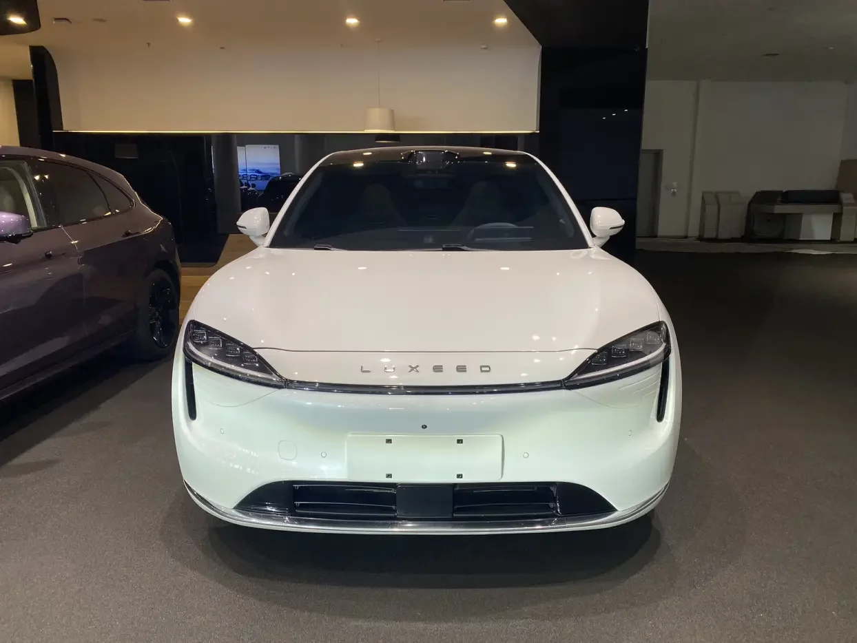 Luxeed Zhijie R7
