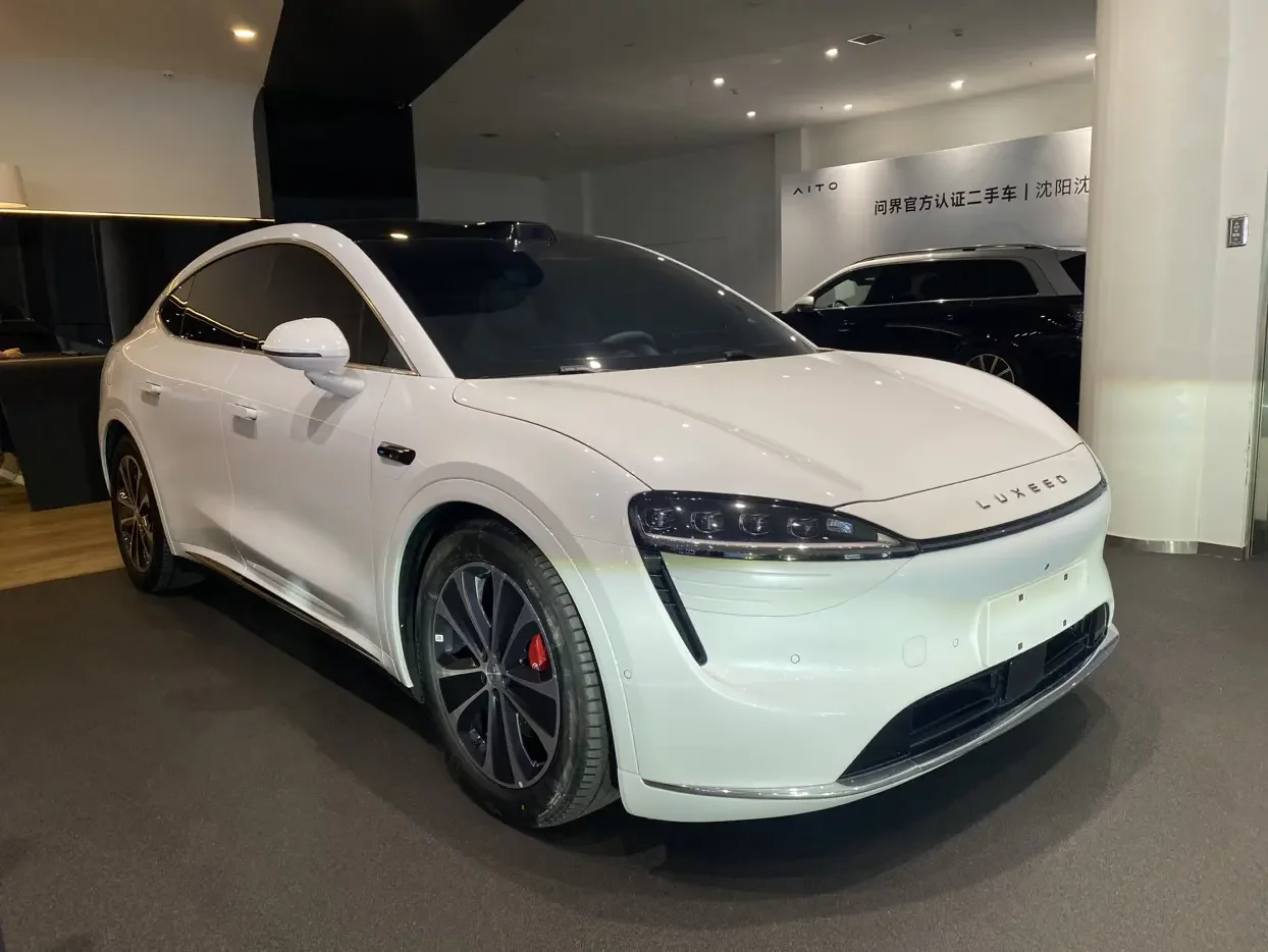 Luxeed Zhijie R7