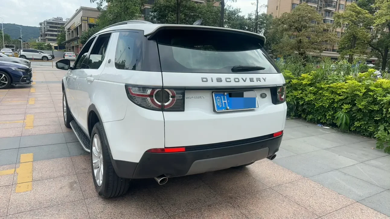 Land Rover Discover the magic