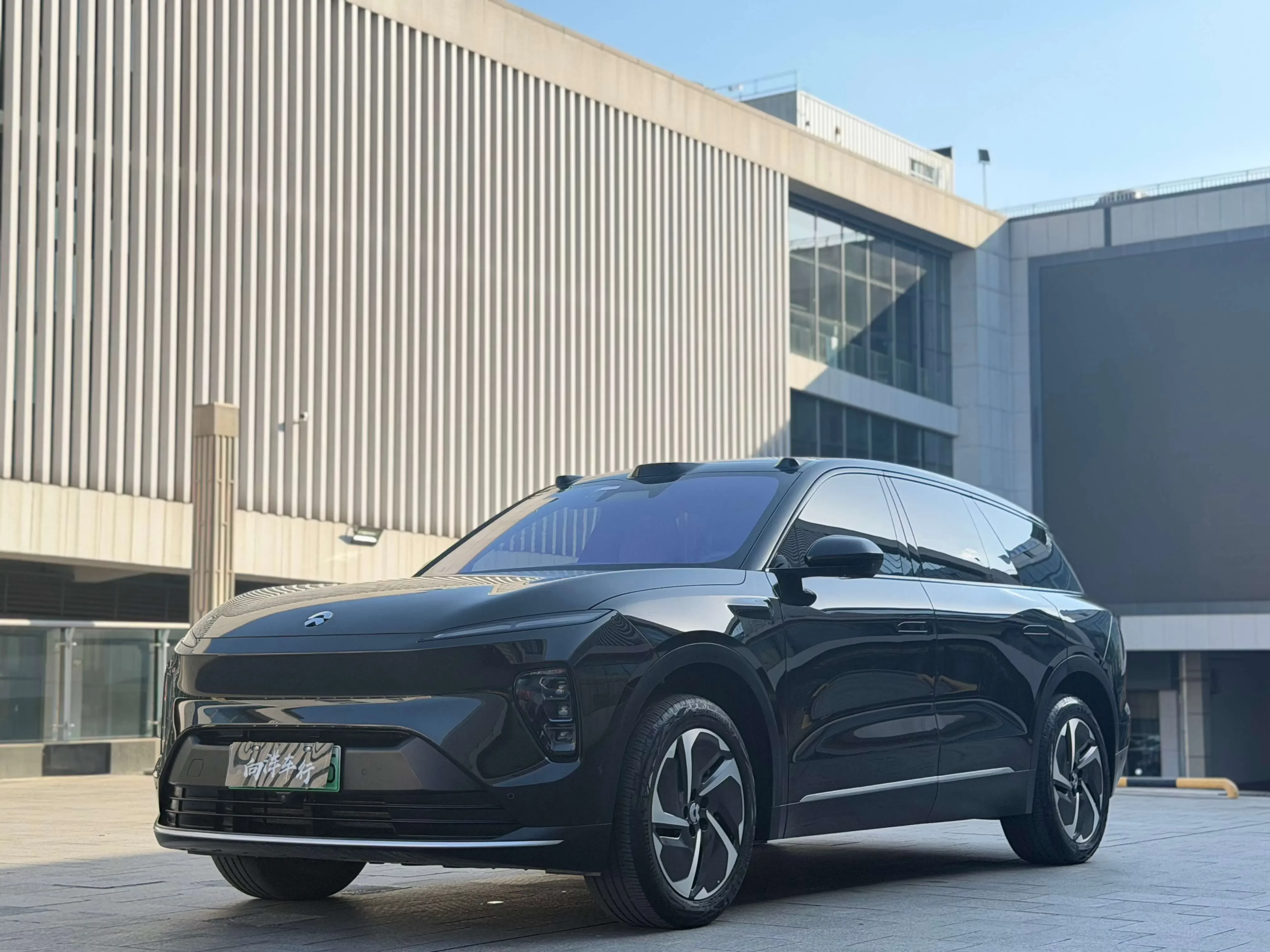 NIO ES8