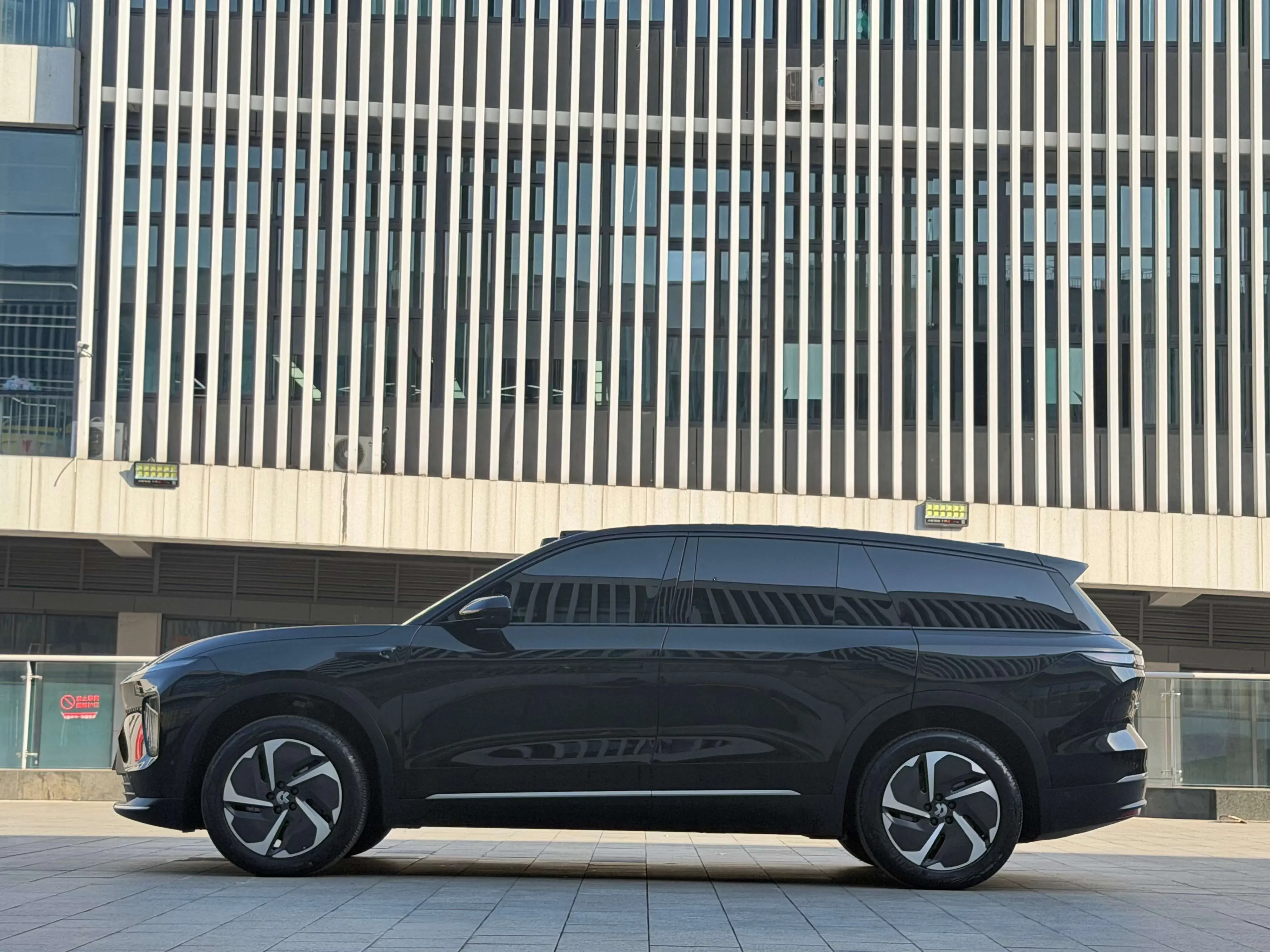 NIO ES8