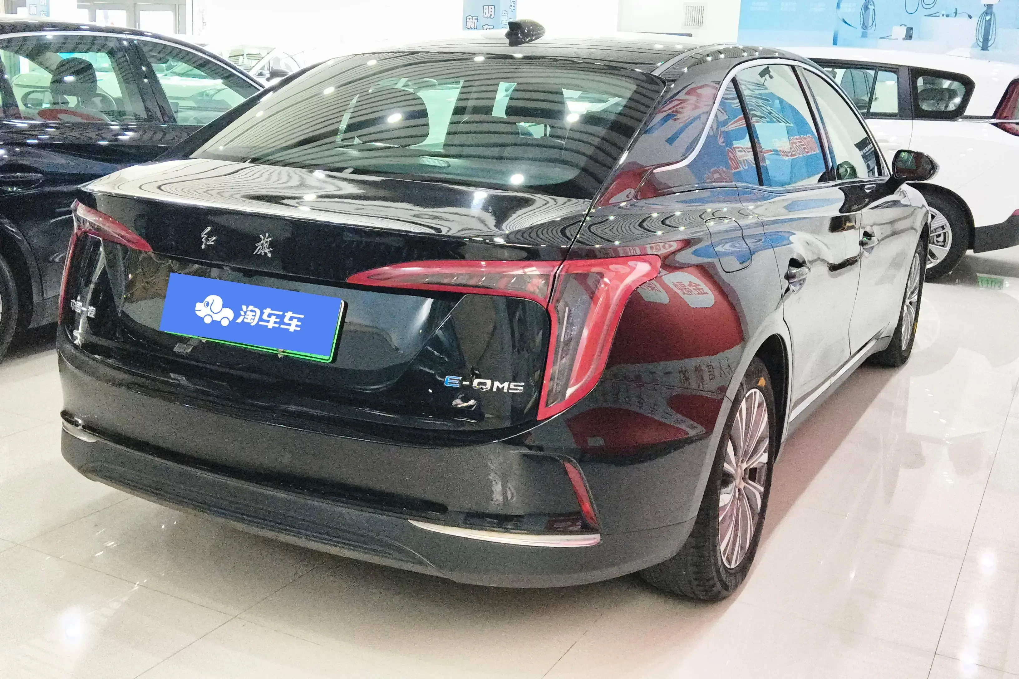 Hongqi E-QM5