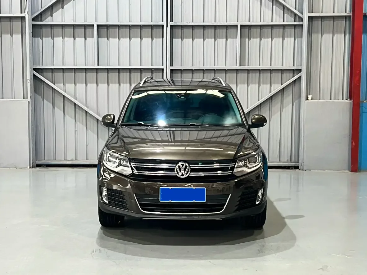 Volkswagen Tiguan (Tharu)