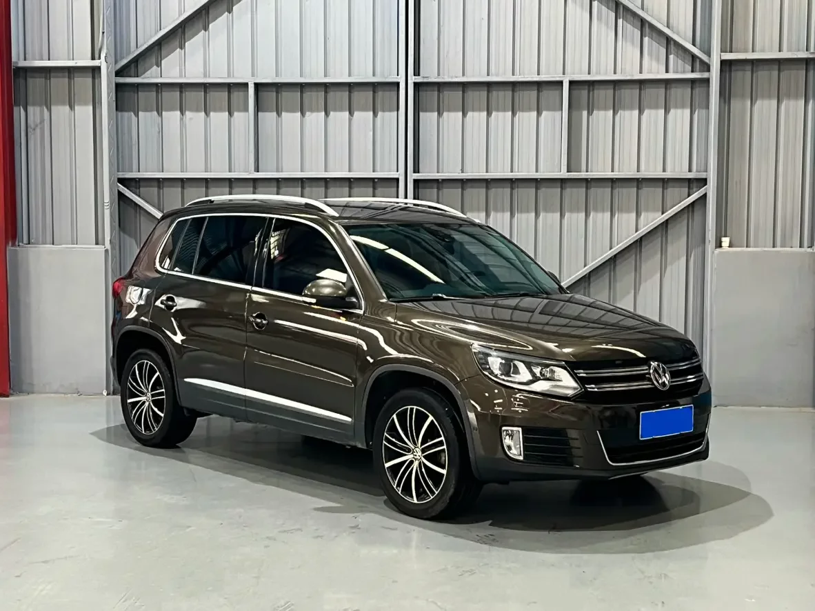 Volkswagen Tiguan (Tharu)