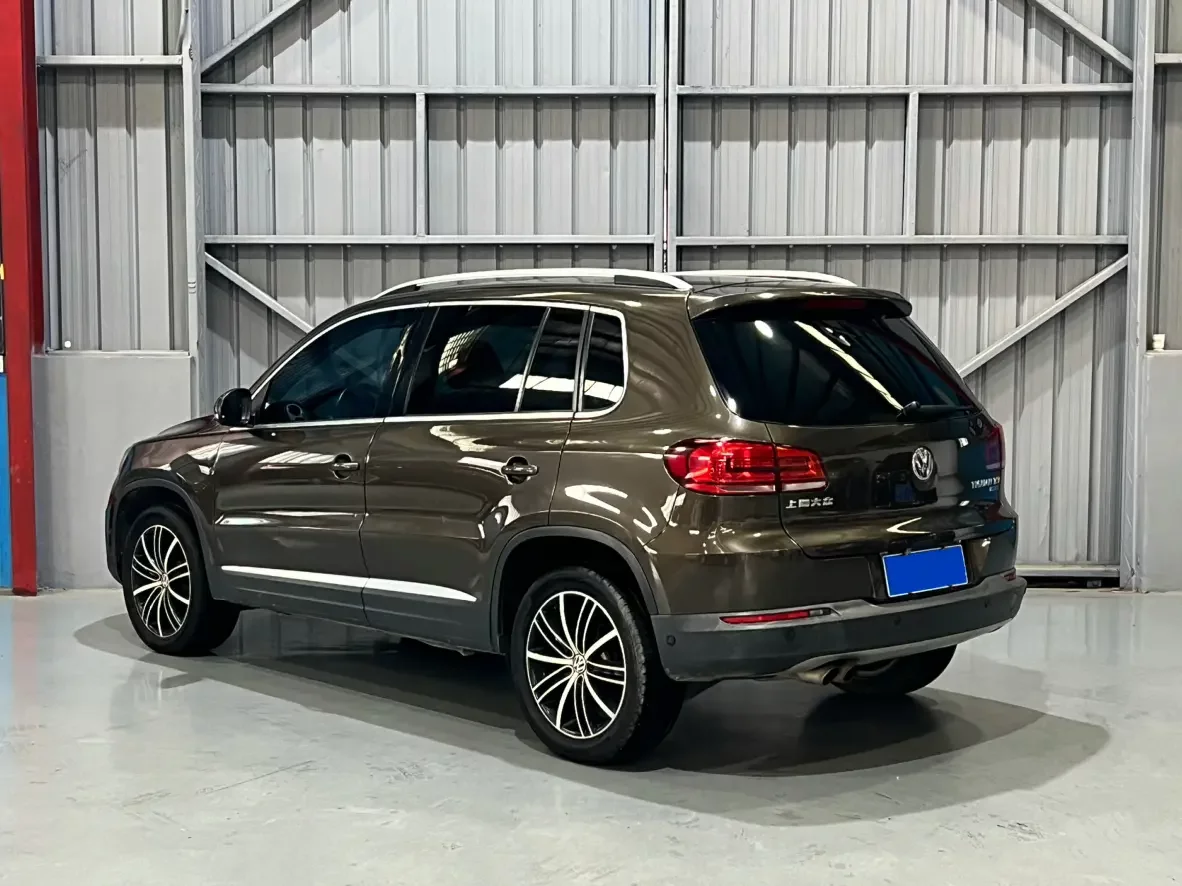 Volkswagen Tiguan (Tharu)