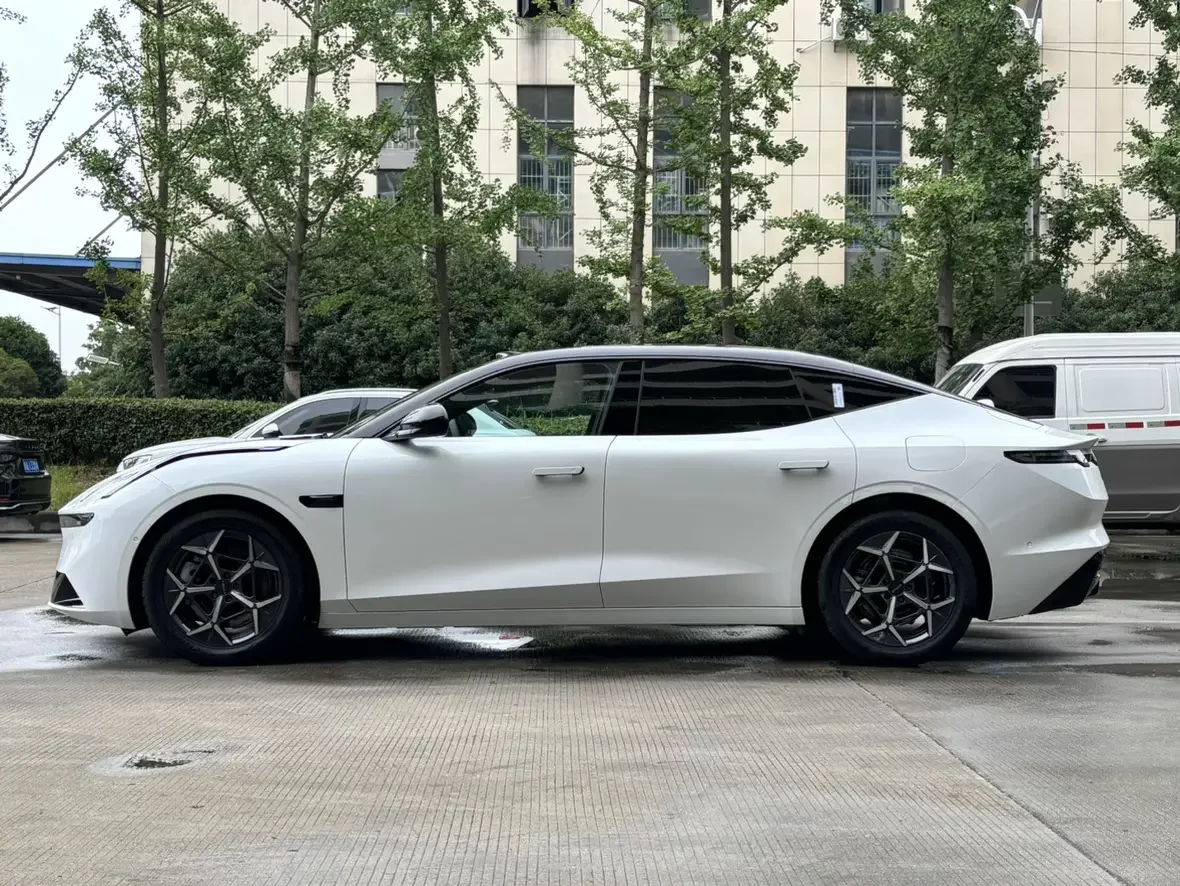 Lynk & Co 10 EM-P