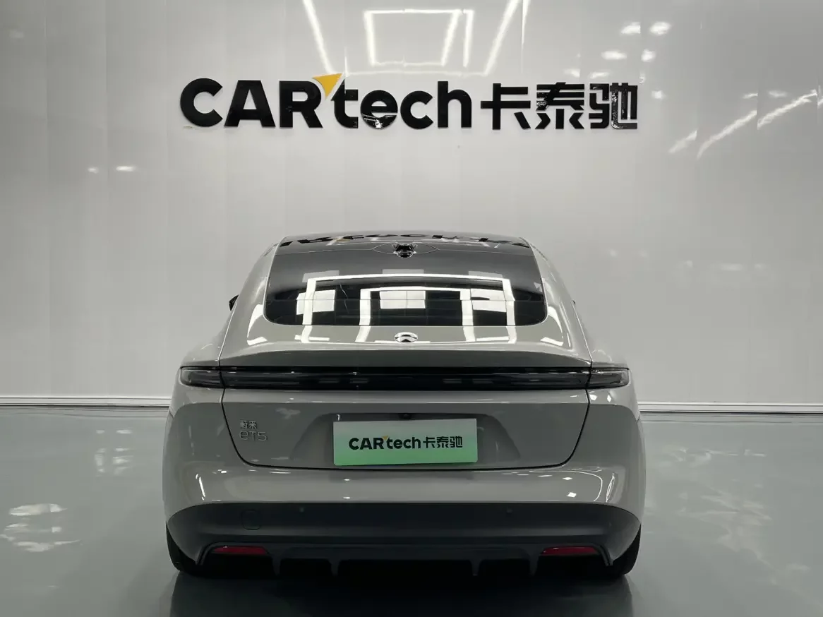 NIO ET5