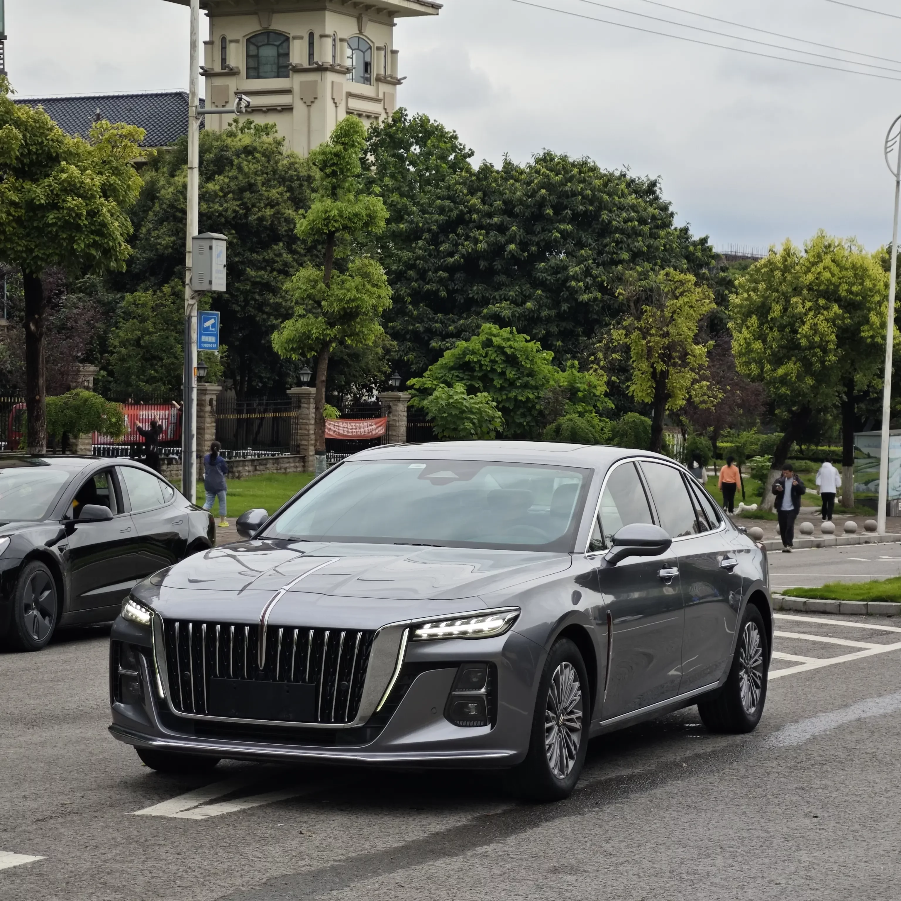 Hongqi H5