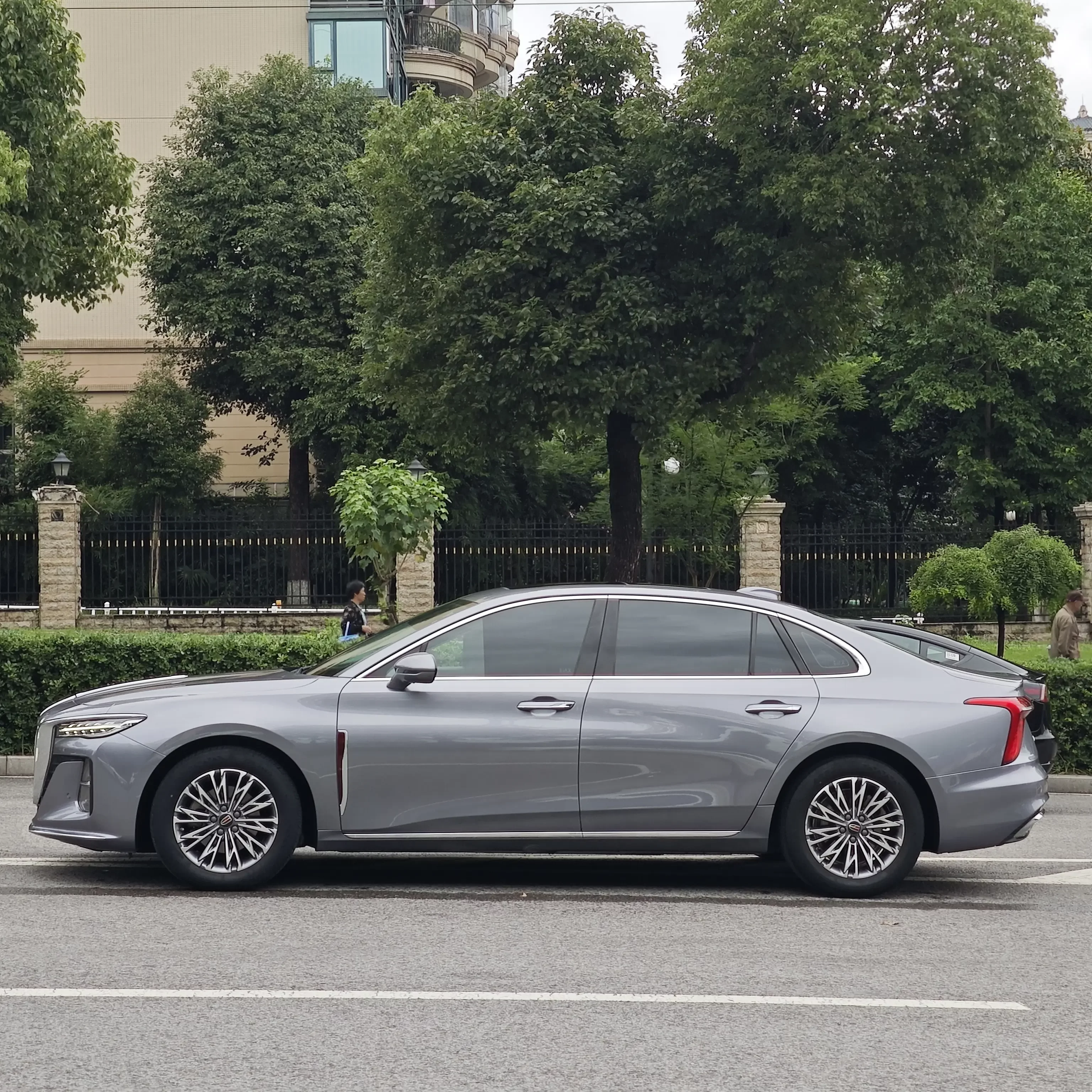 Hongqi H5