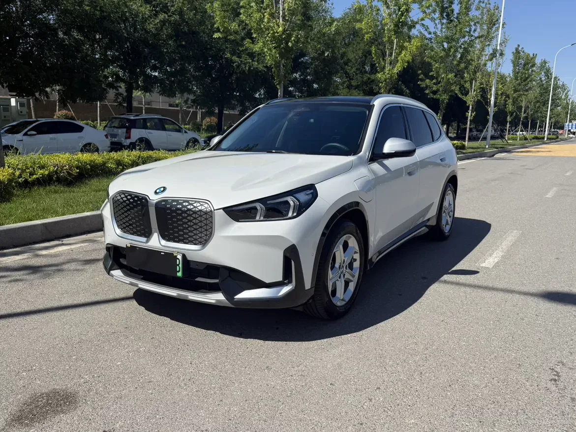 BMW iX1