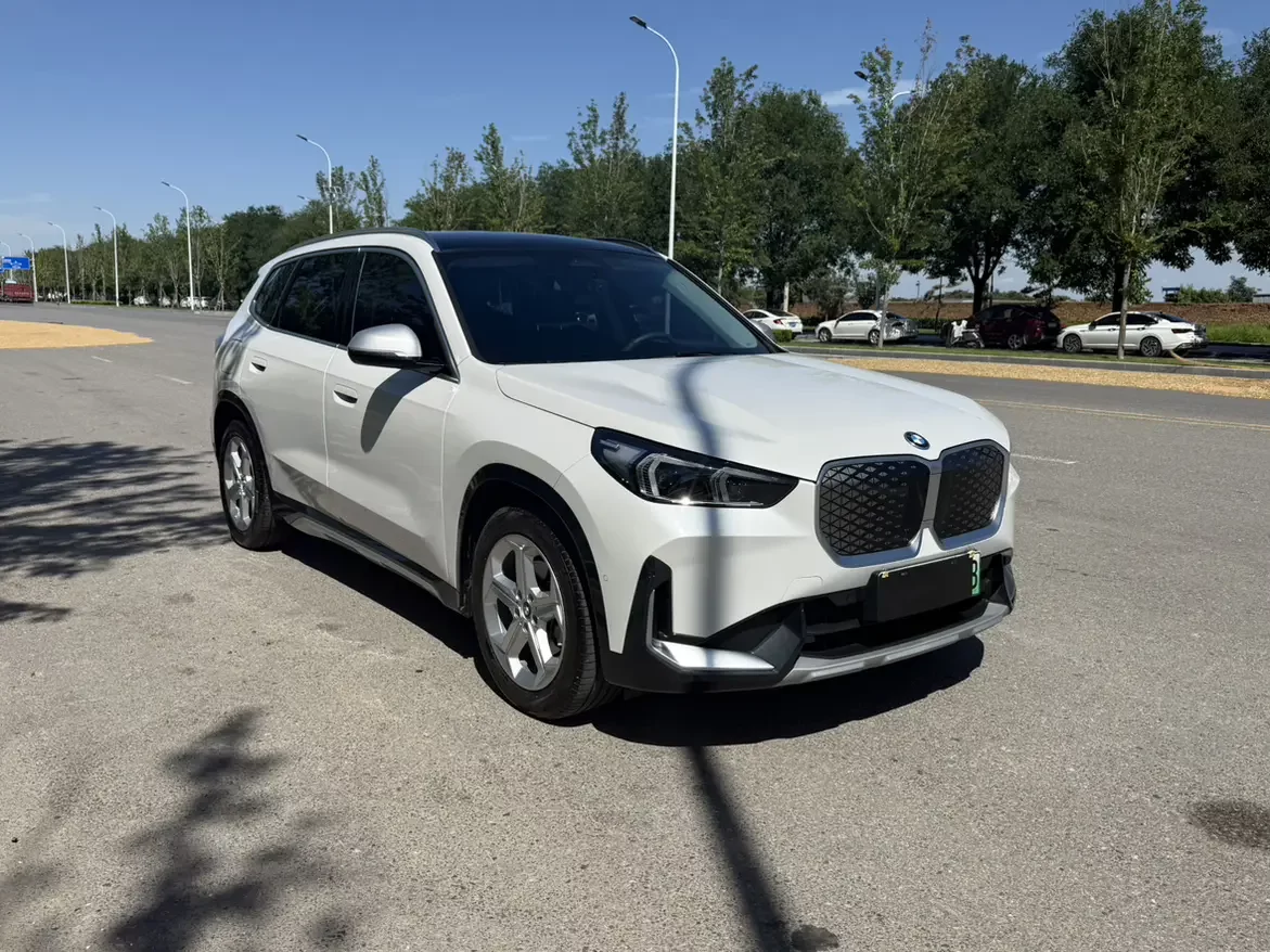 BMW iX1