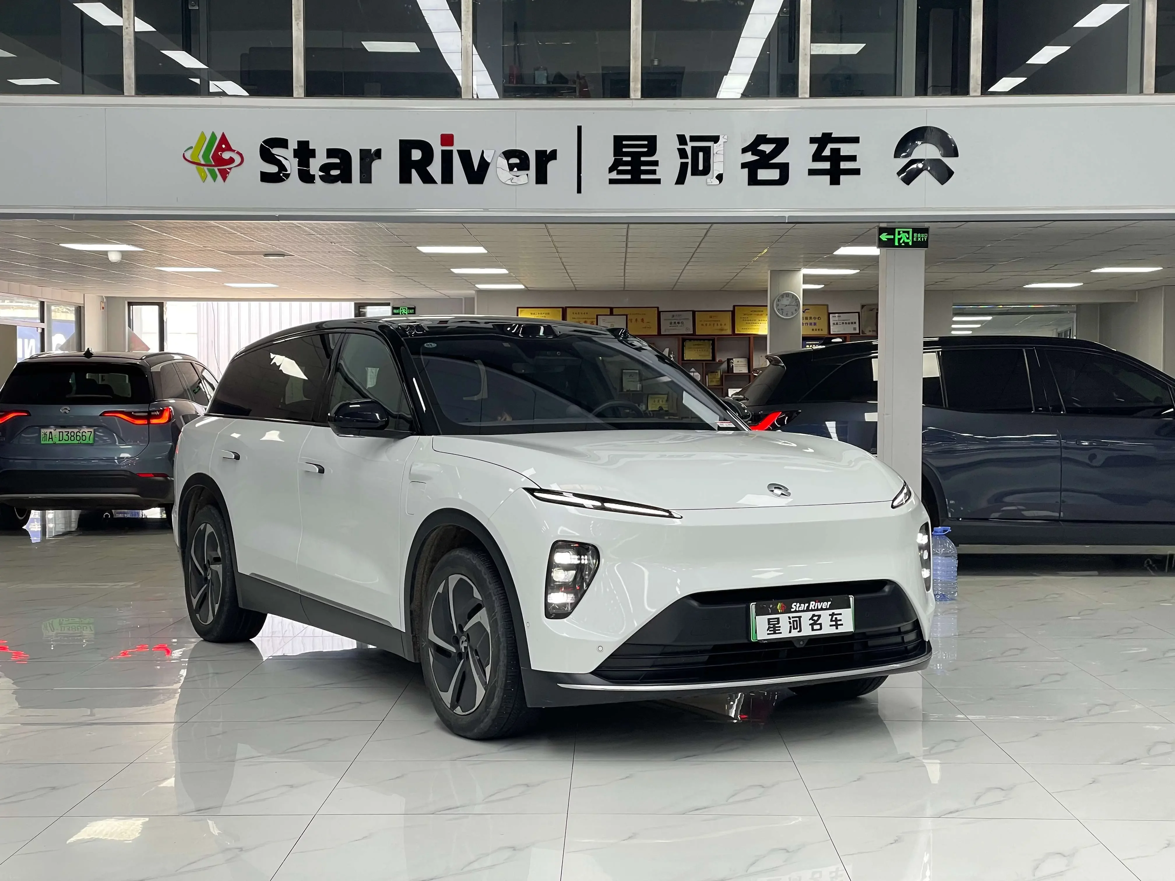 NIO ES8