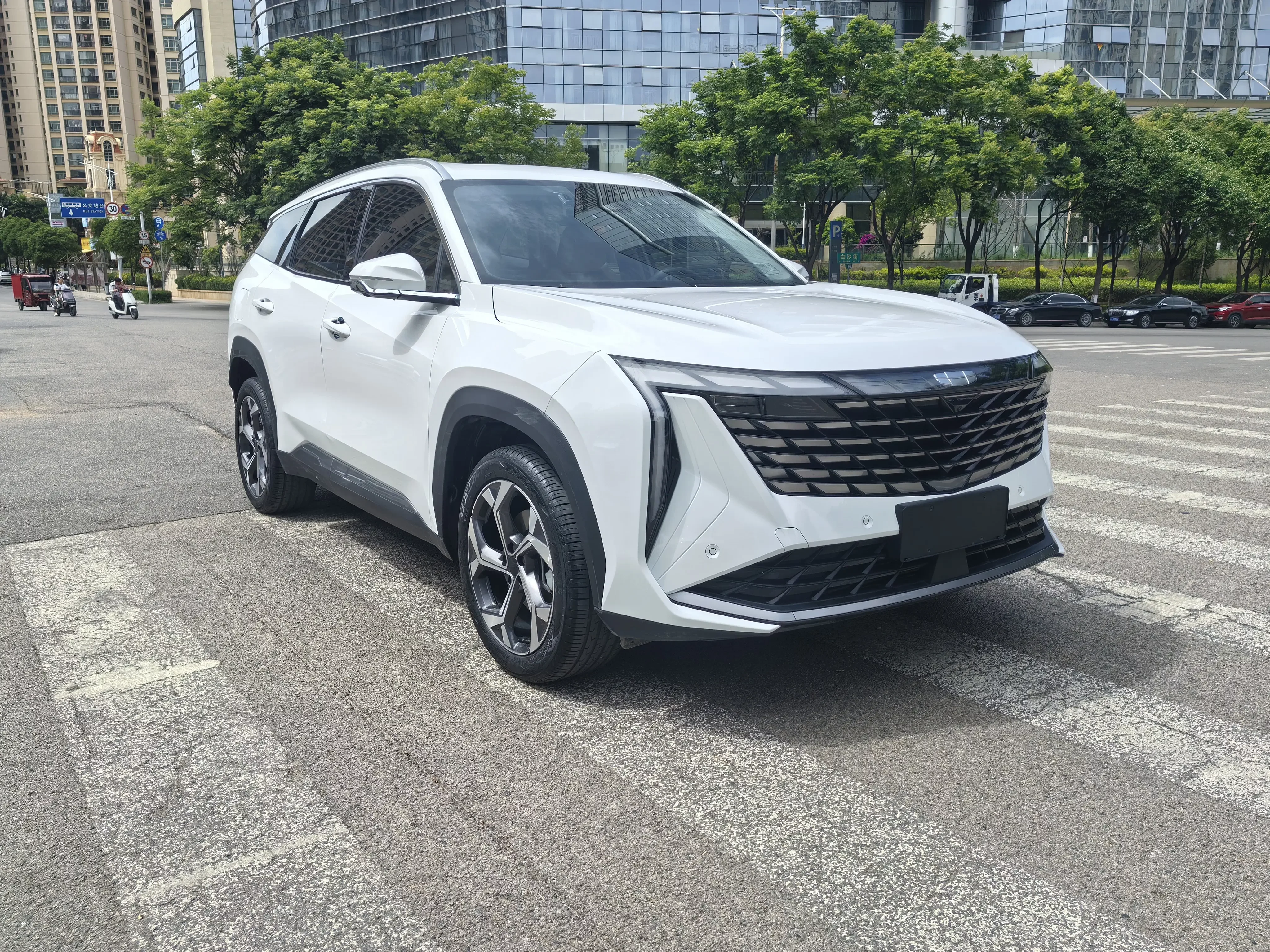 Geely Atlas L
