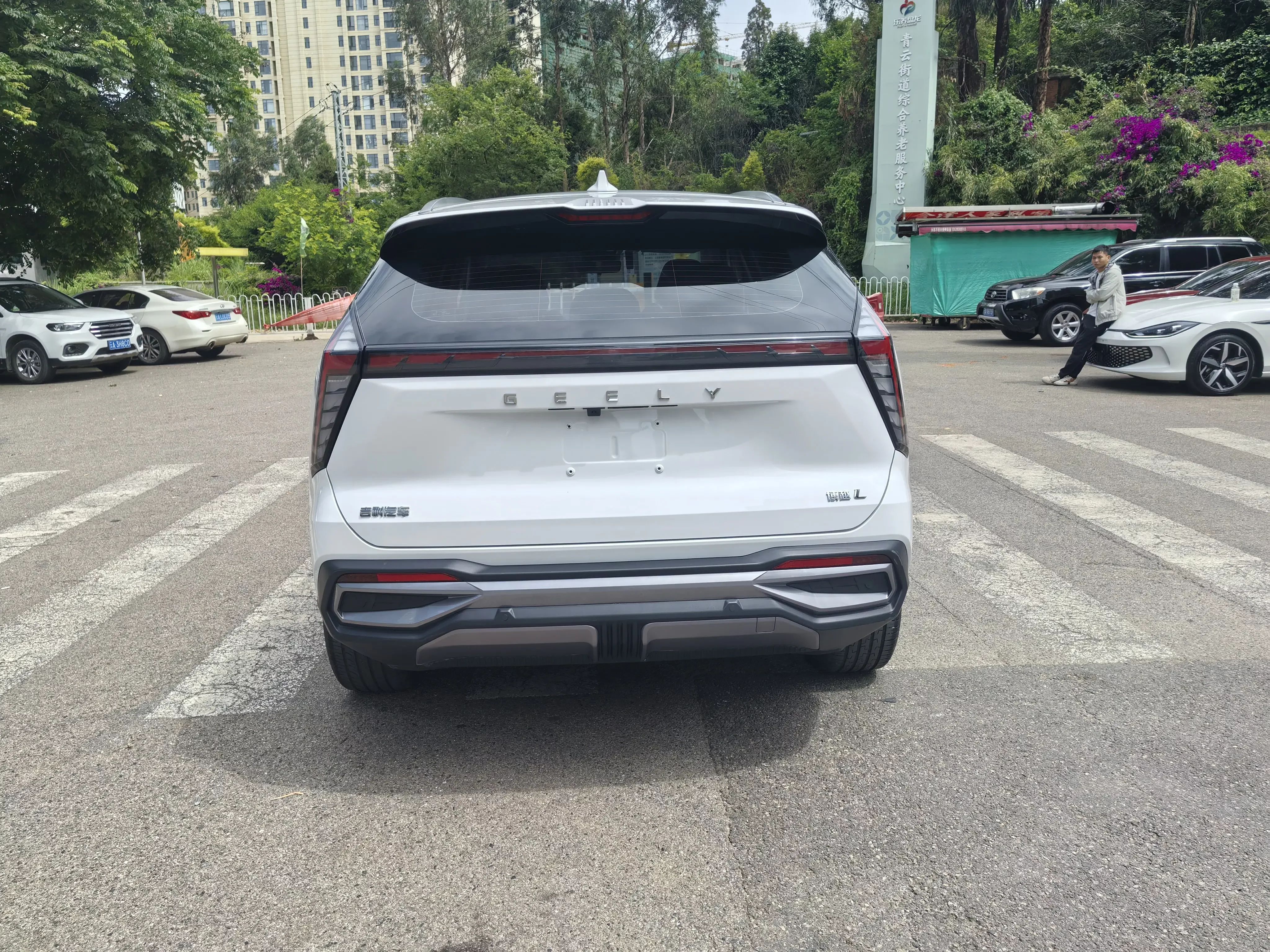 Geely Atlas L