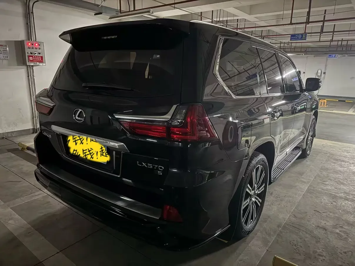 Lexus LX