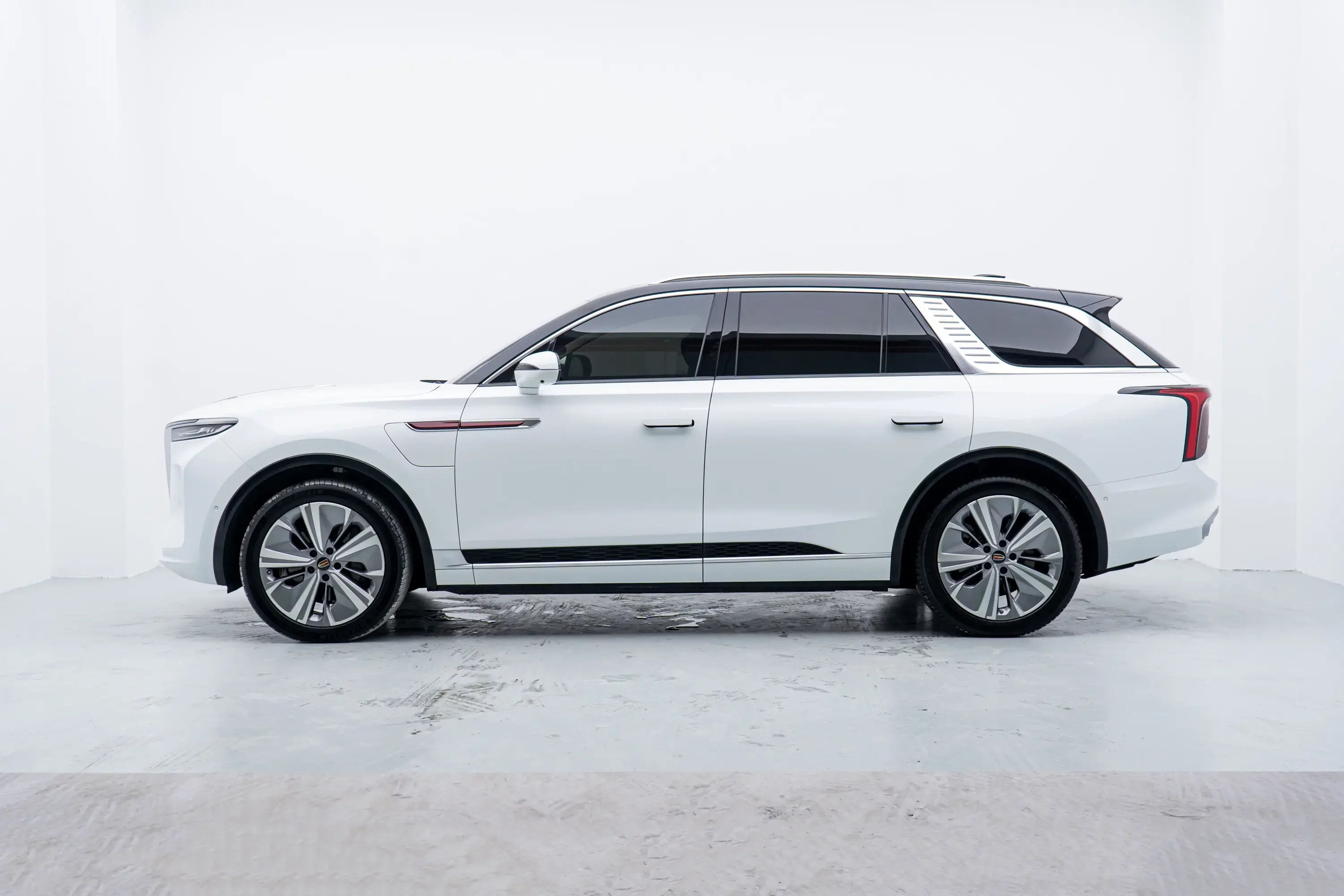 Hongqi E-HS9