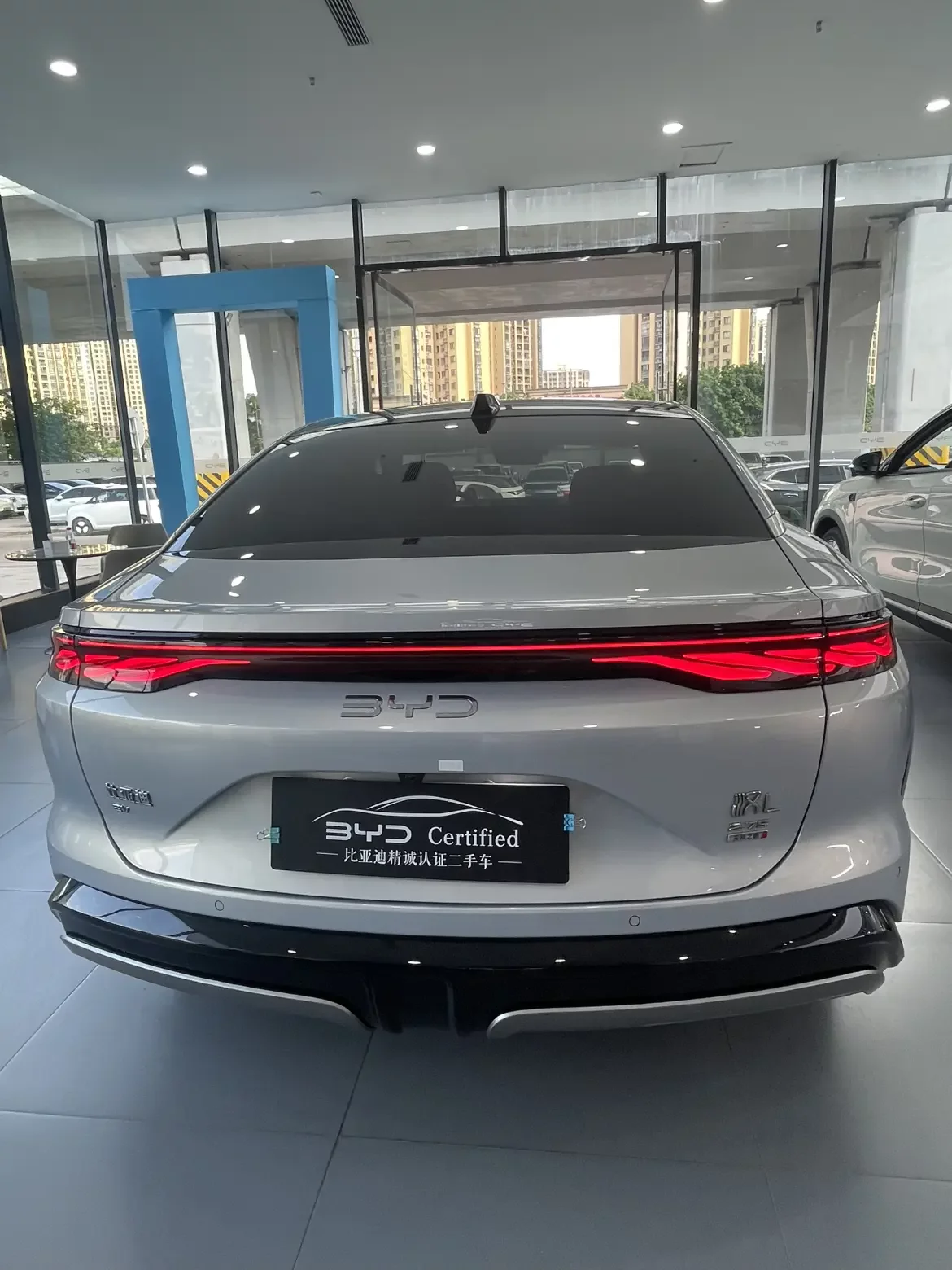 BYD Han L EV