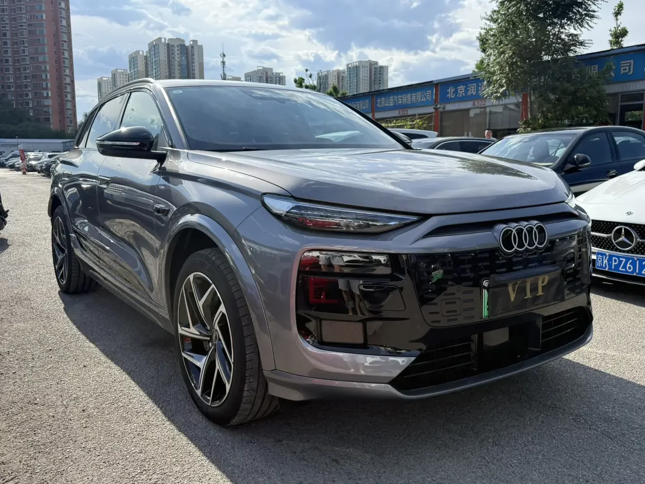 Audi Q6L e-tron