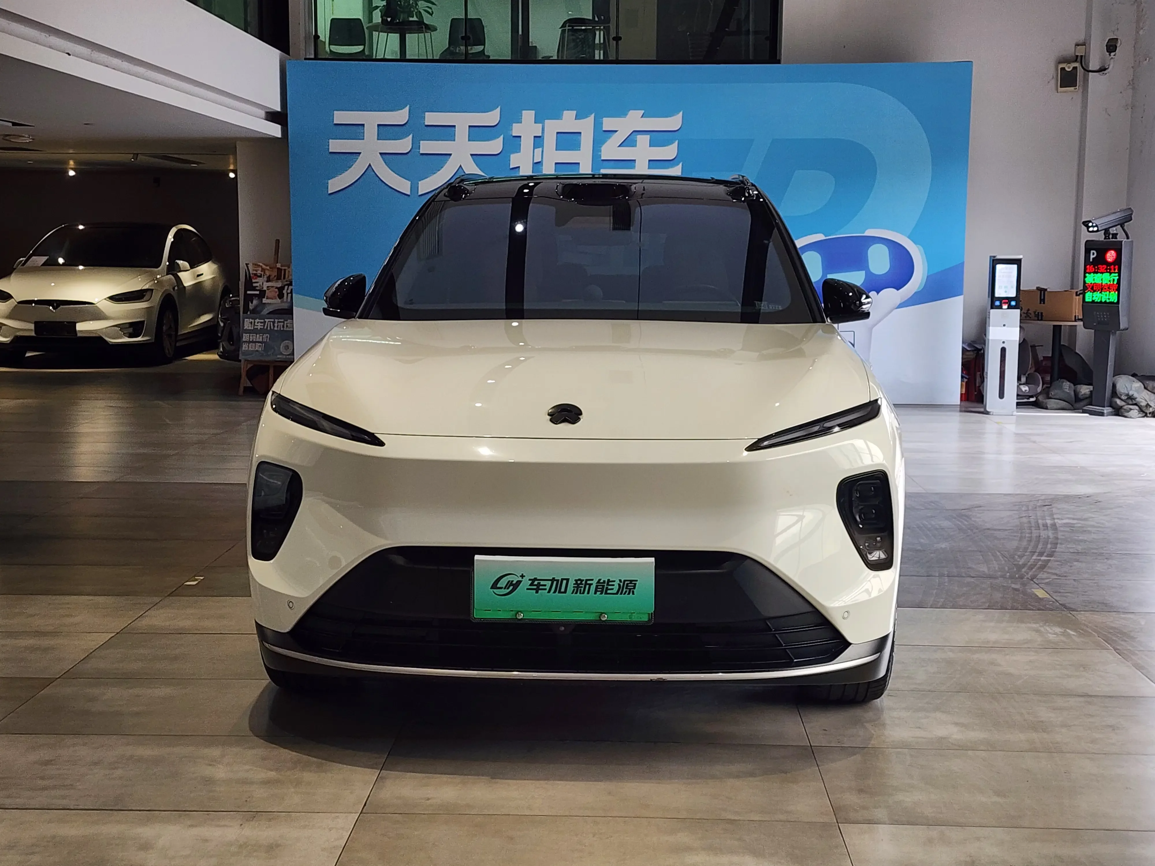 NIO ES8