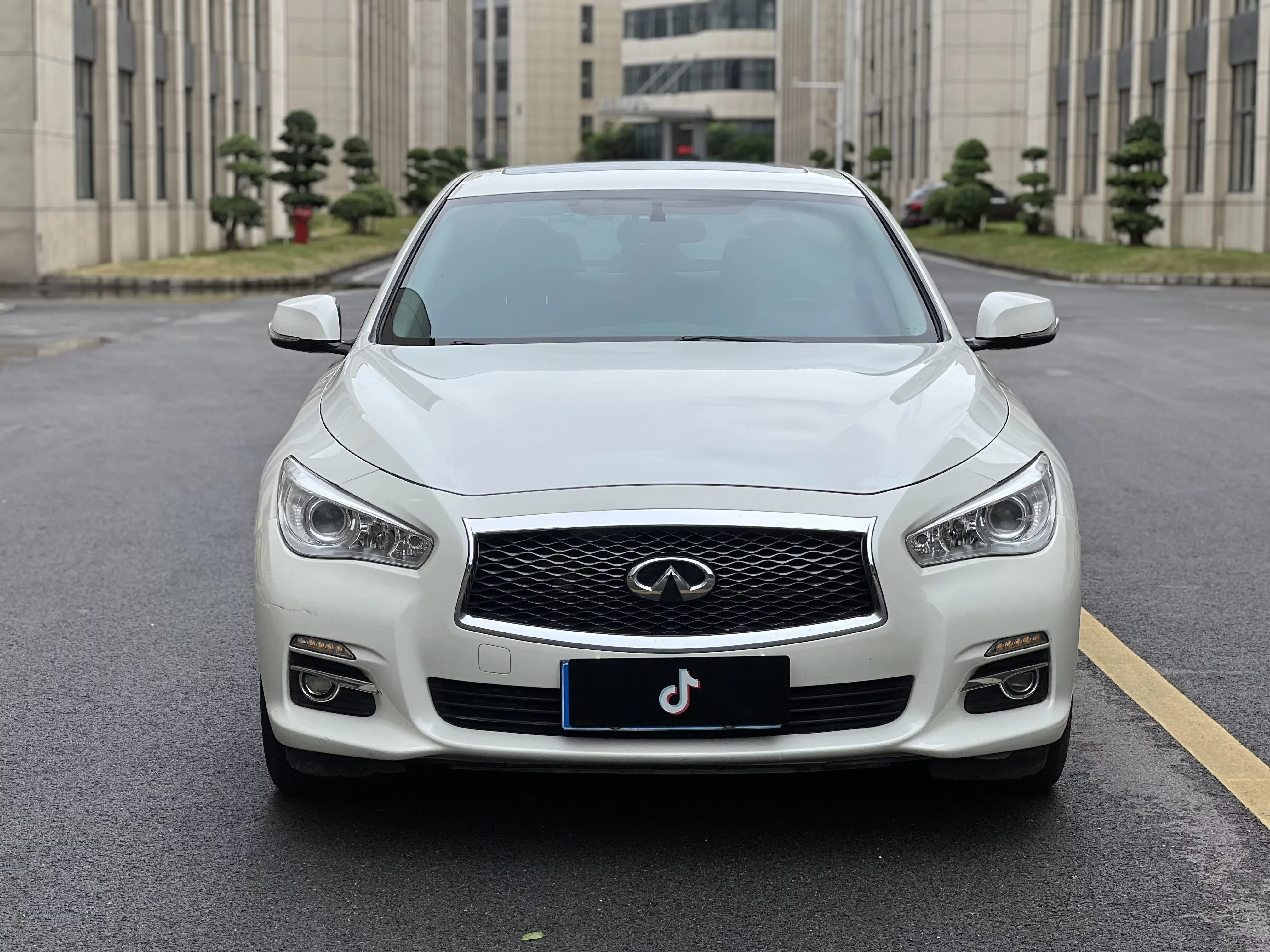 Infiniti Q50L