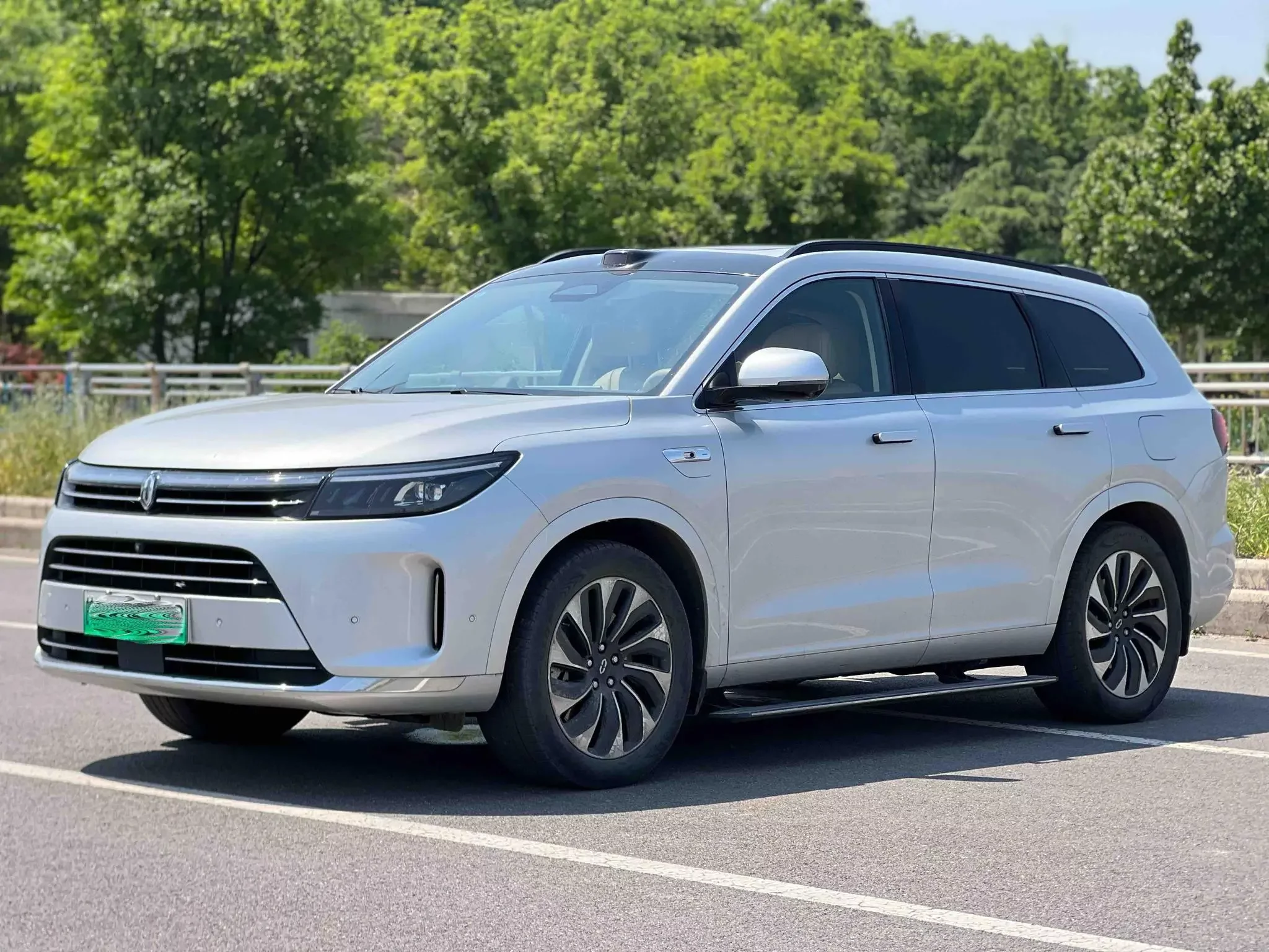 AITO M7 (Wenjie M7)  из Китая