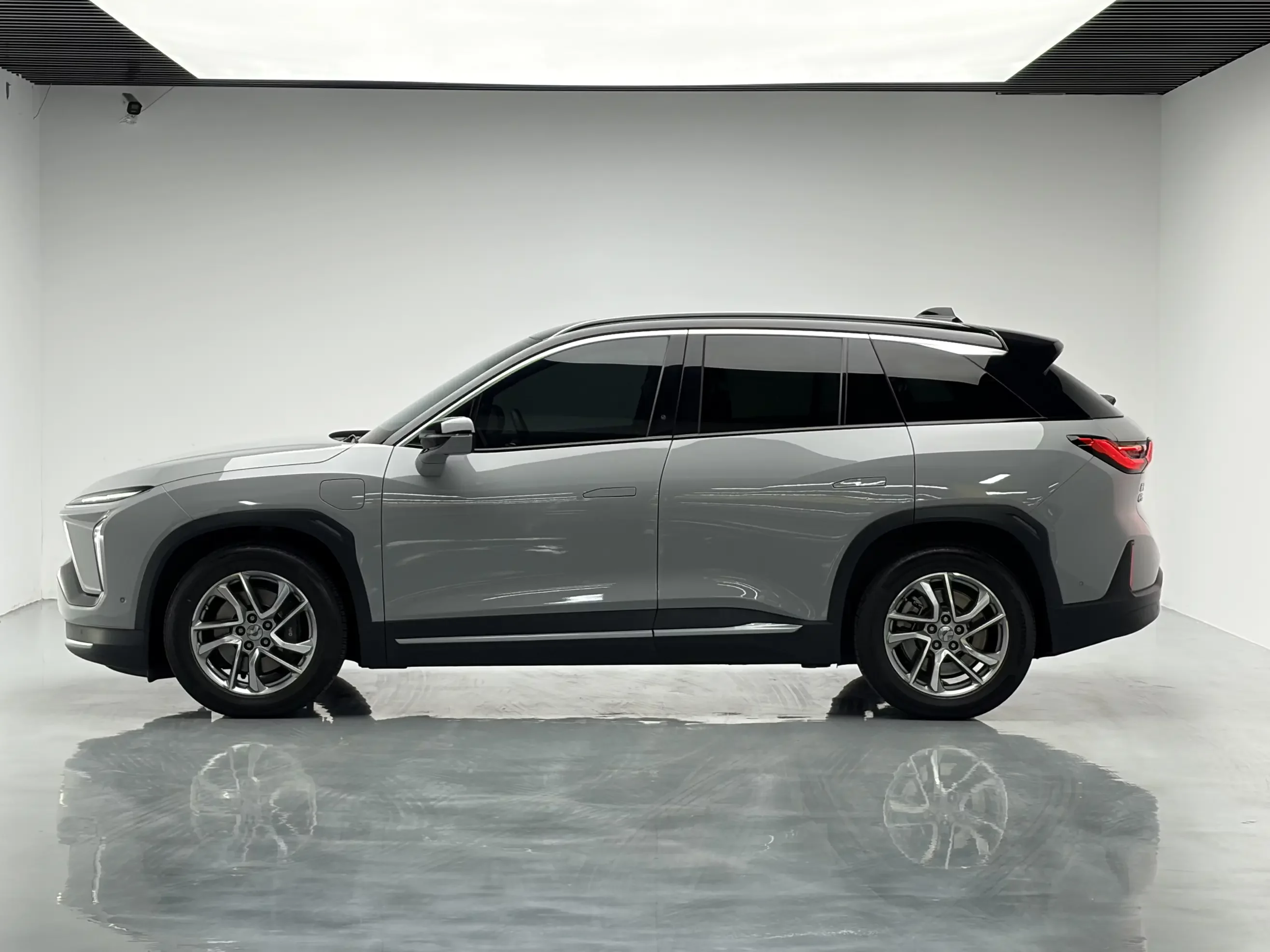NIO ES6