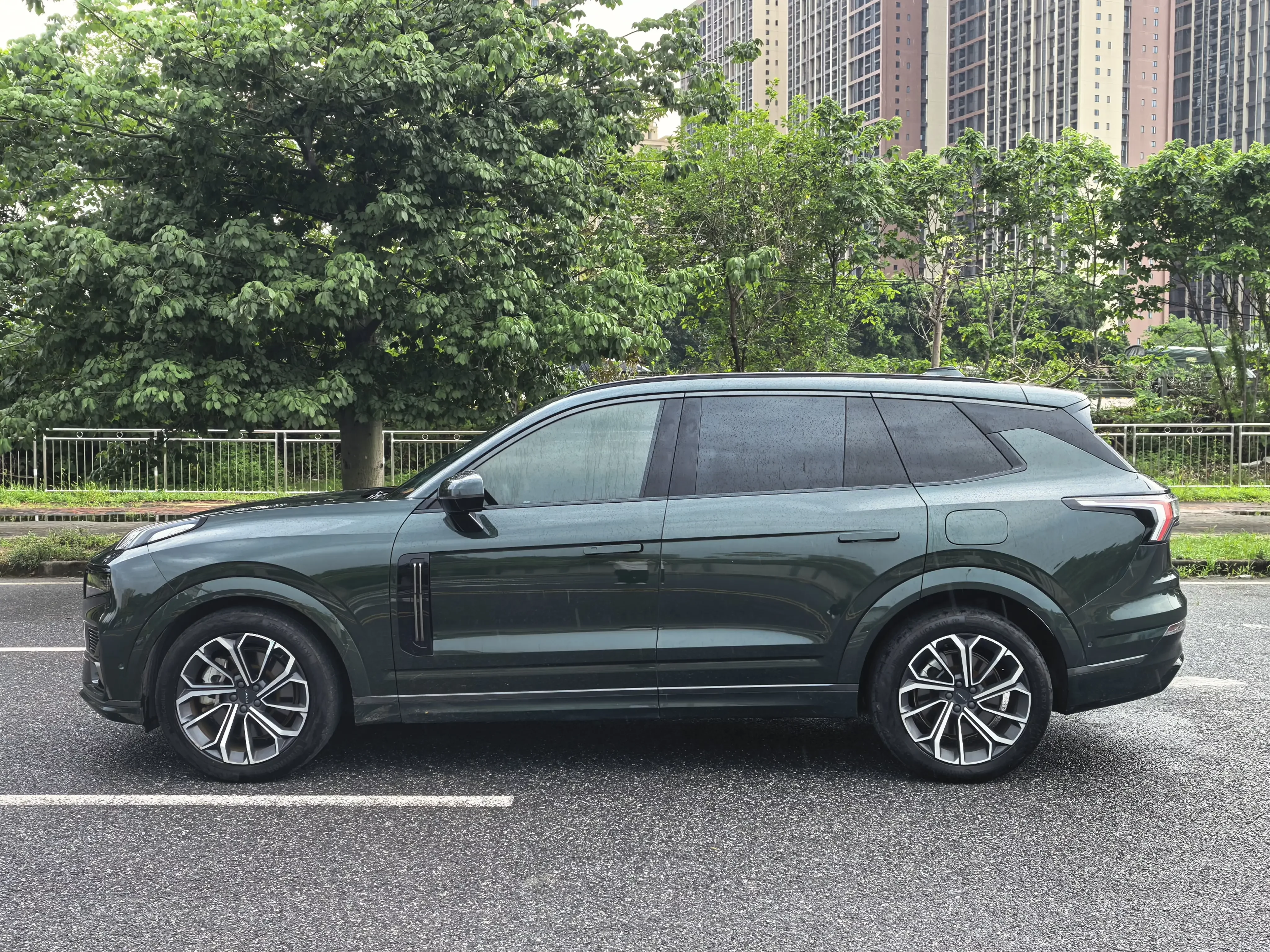 Lynk & Co 09 EM-P