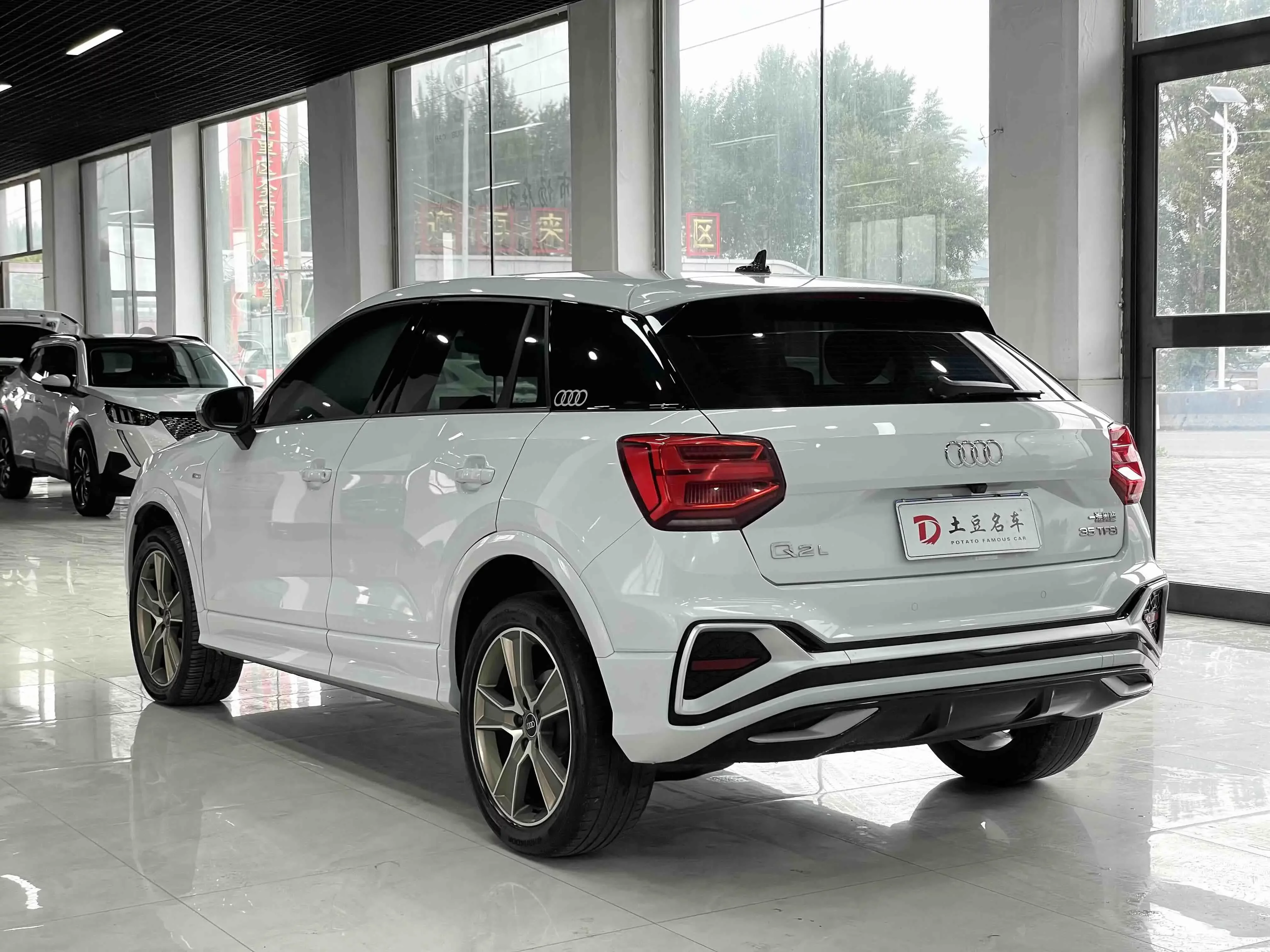 Audi Q2L