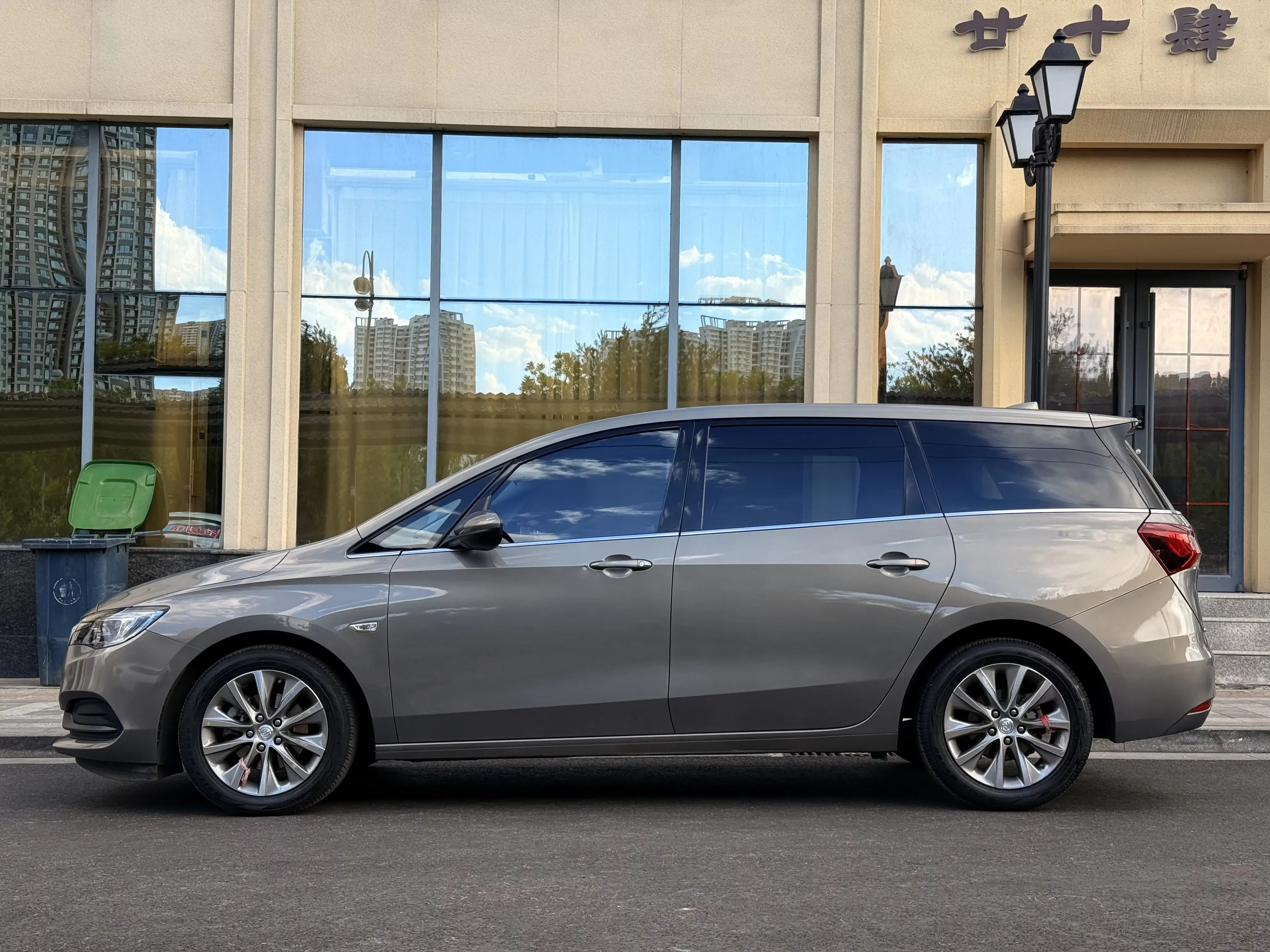 Buick GL6