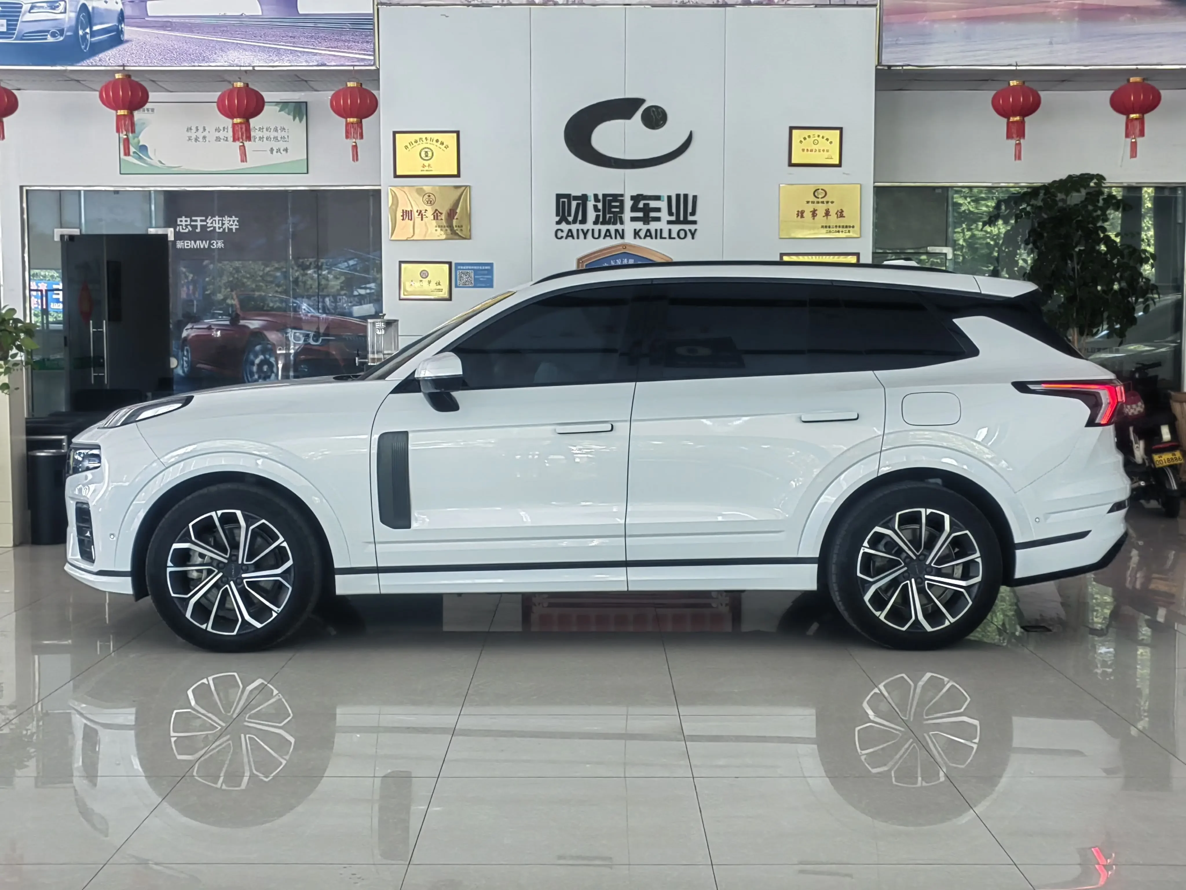 Lynk & Co 09 EM-P