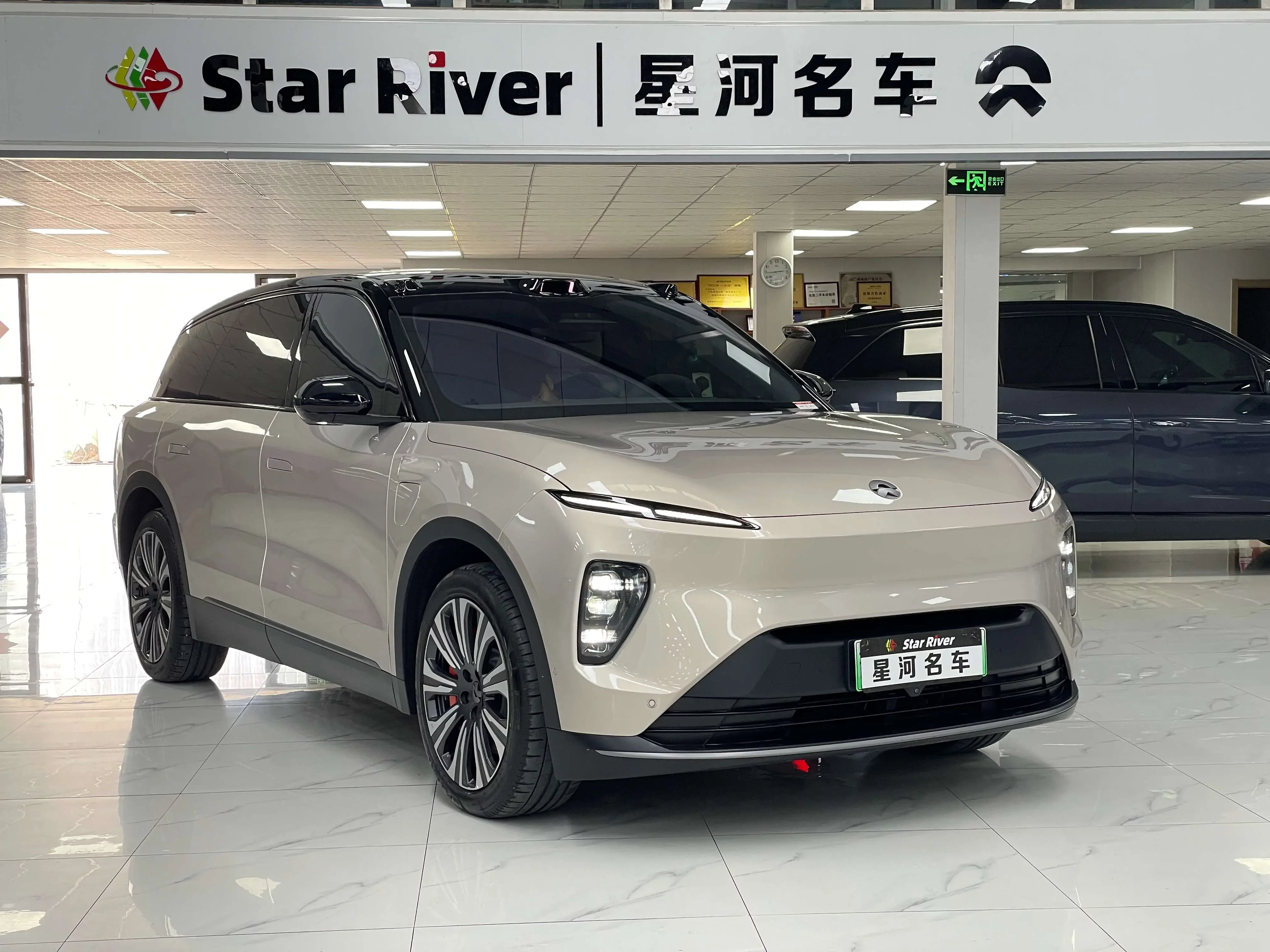 NIO ES8