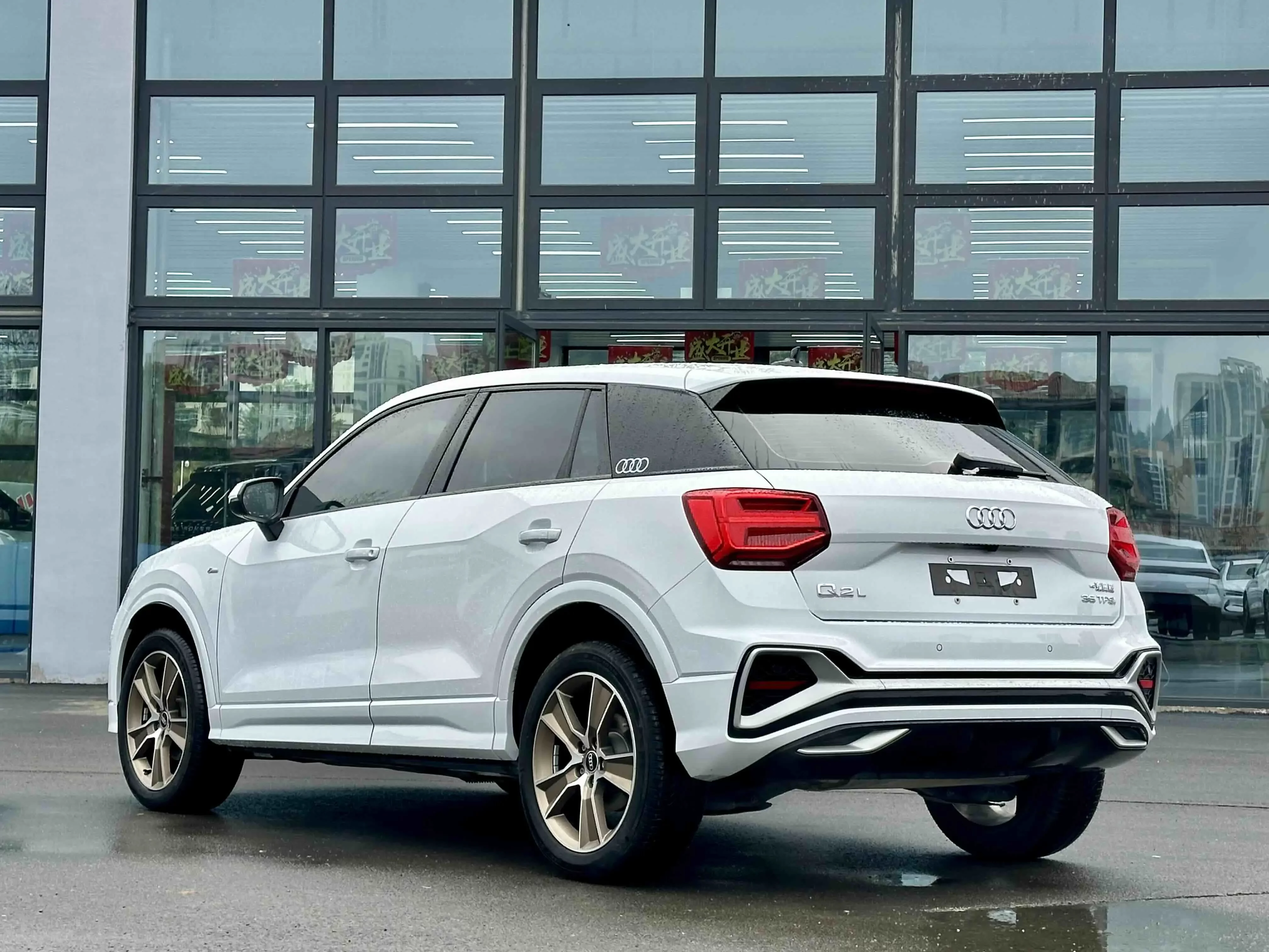 Audi Q2L