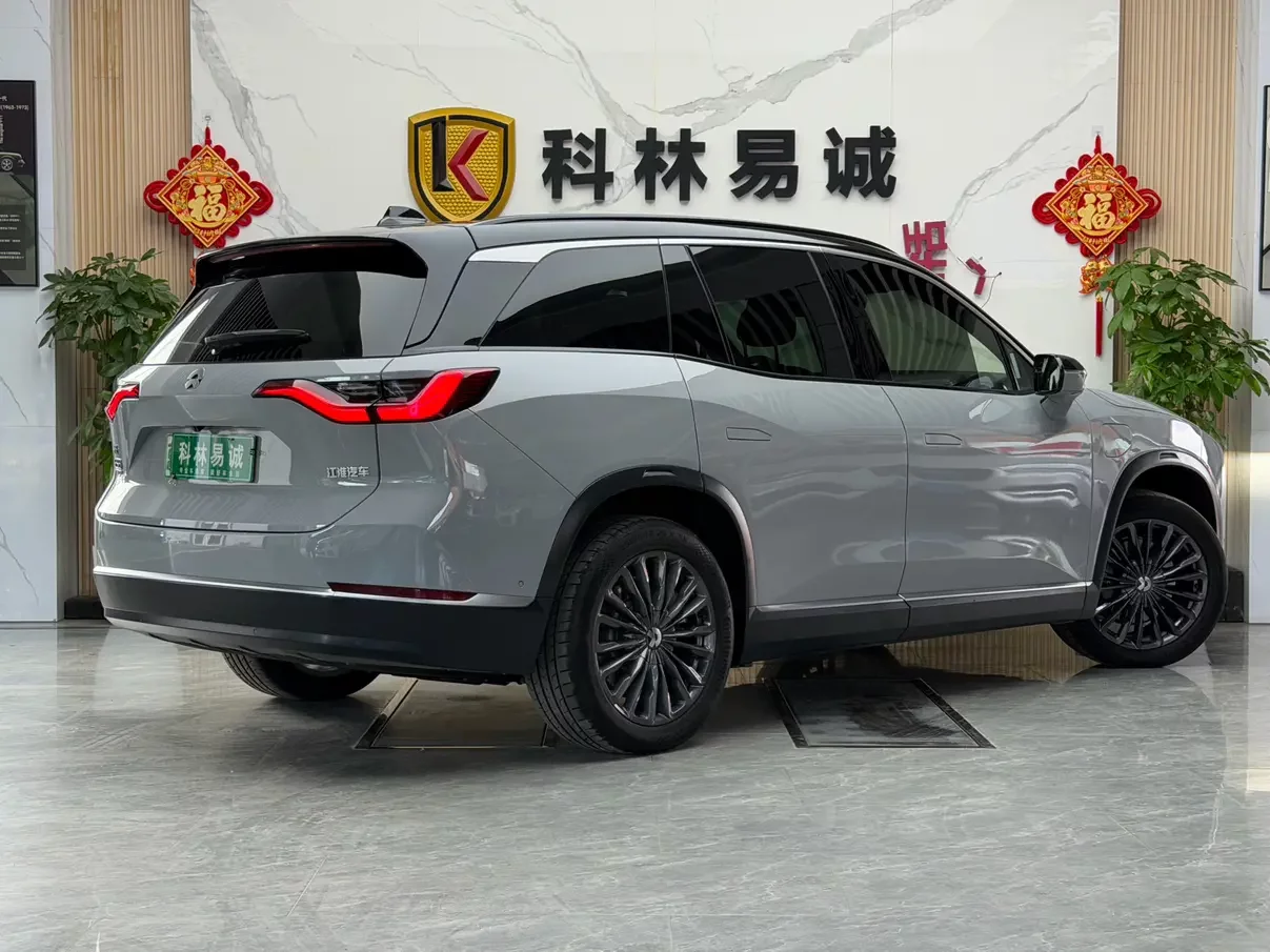 NIO ES8