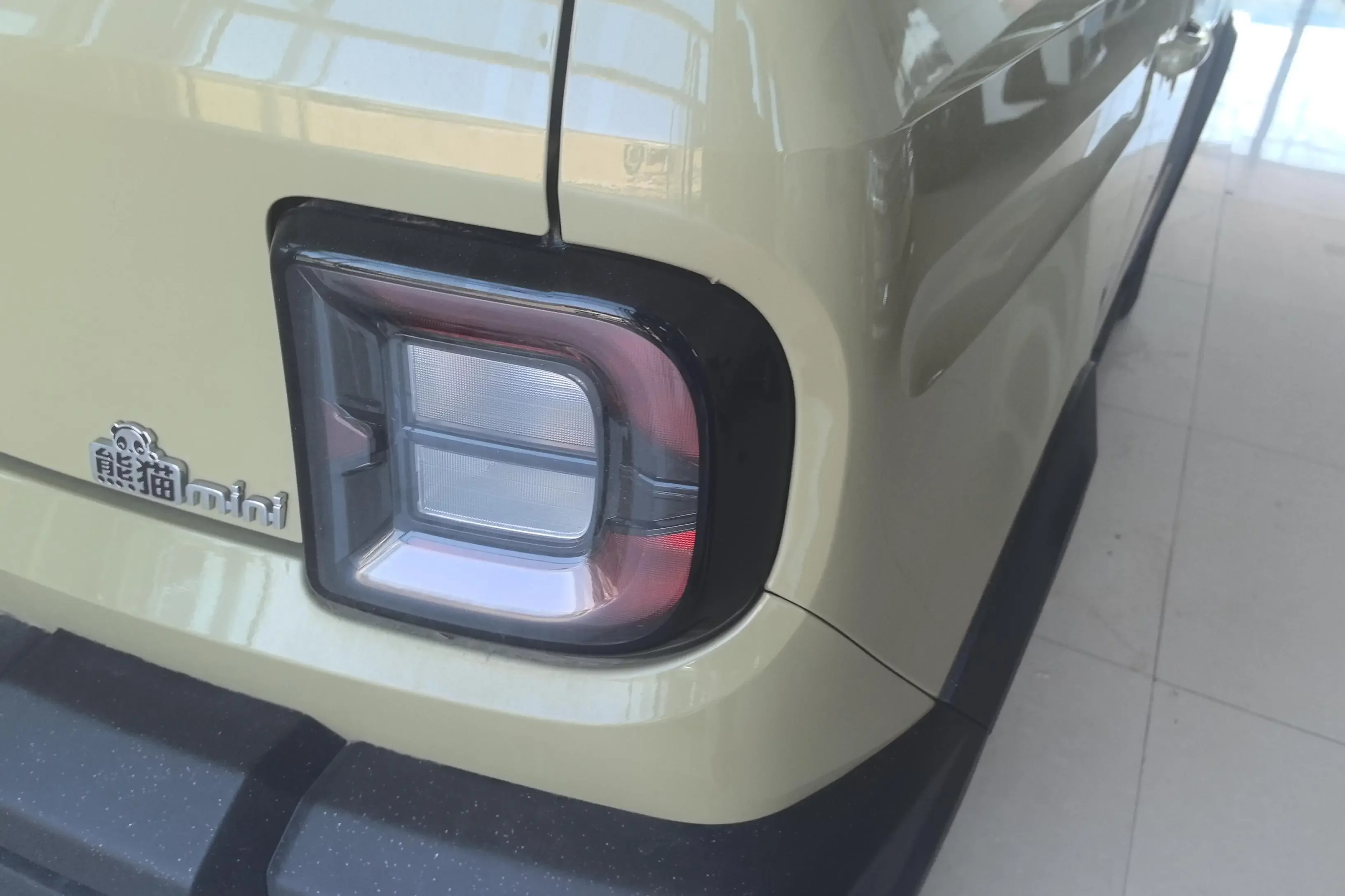 Geely panda
