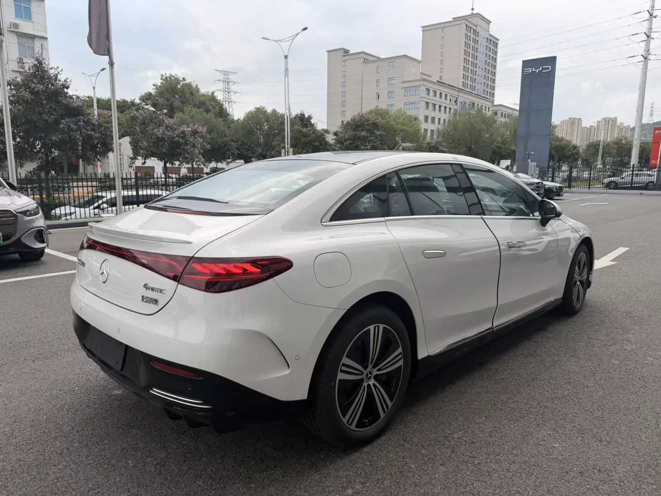 Mercedes-Benz EQE