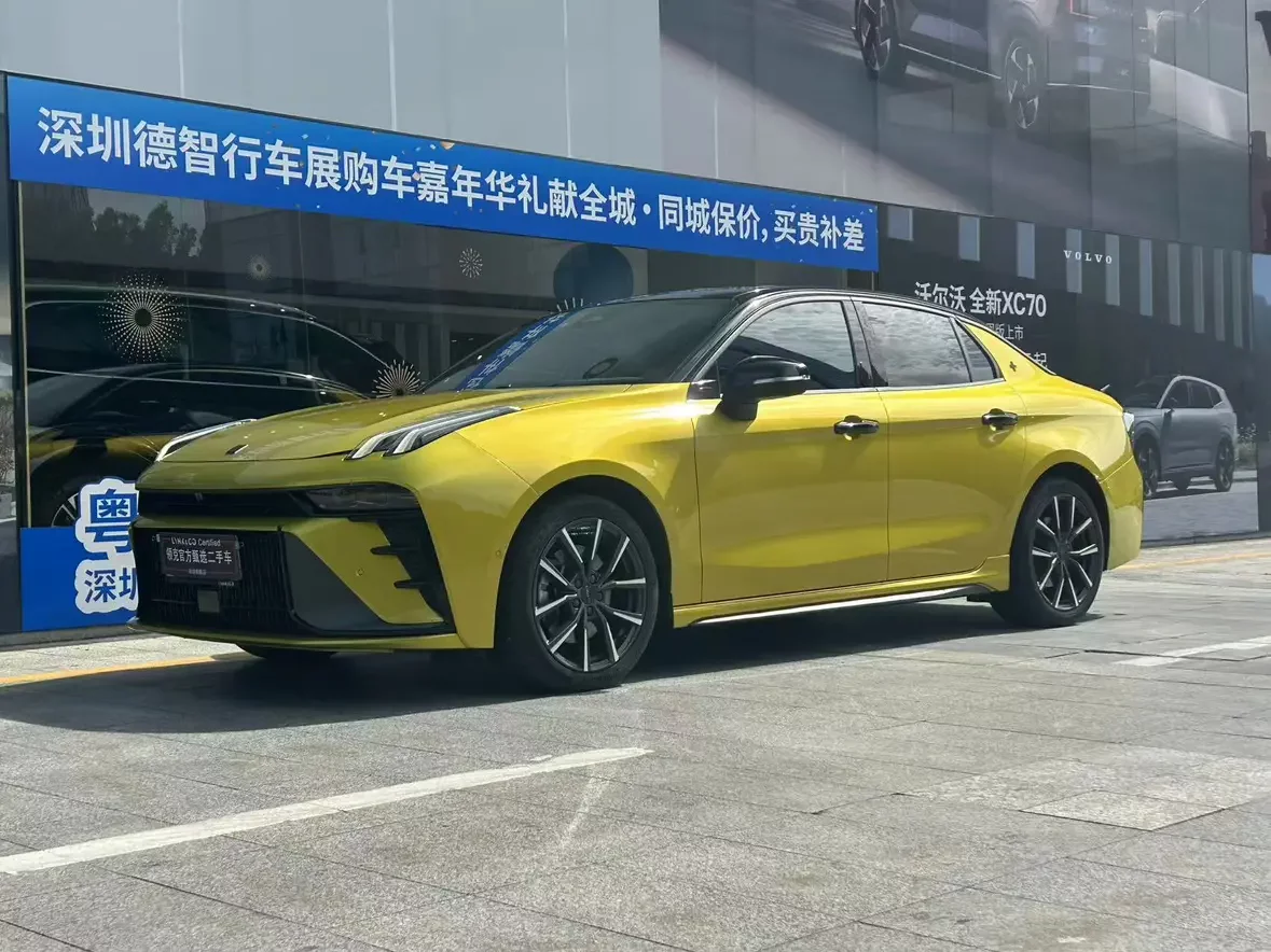 Lynk & Co 03