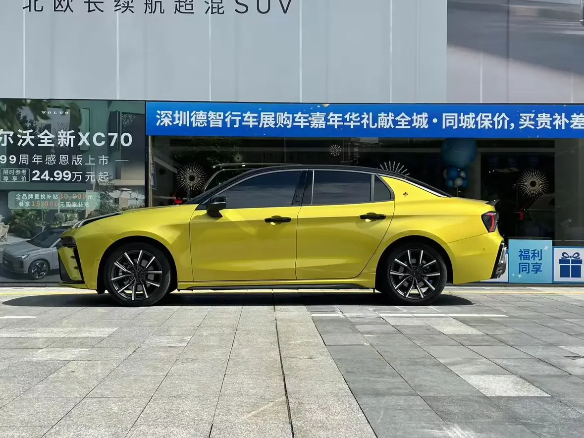 Lynk & Co 03