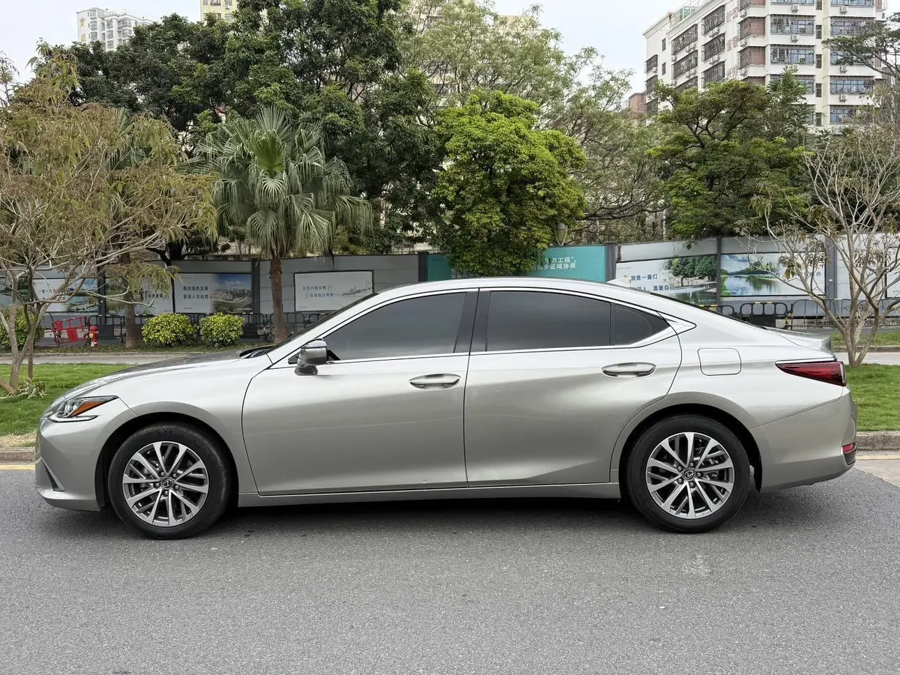 Lexus ES