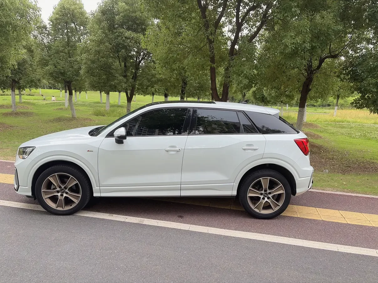 Audi Q2L