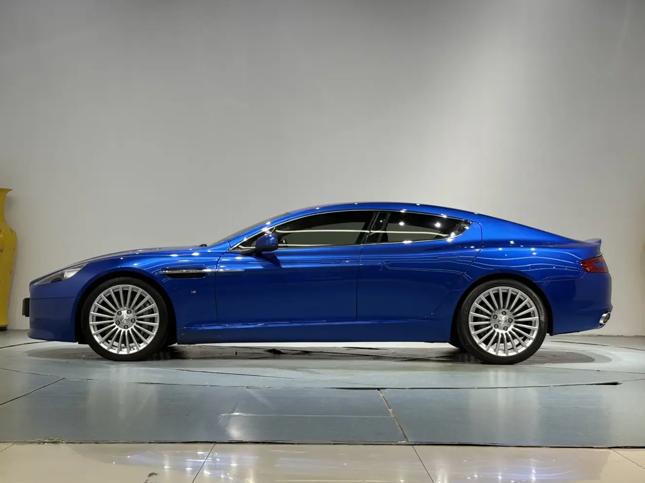 Aston Martin Rapide