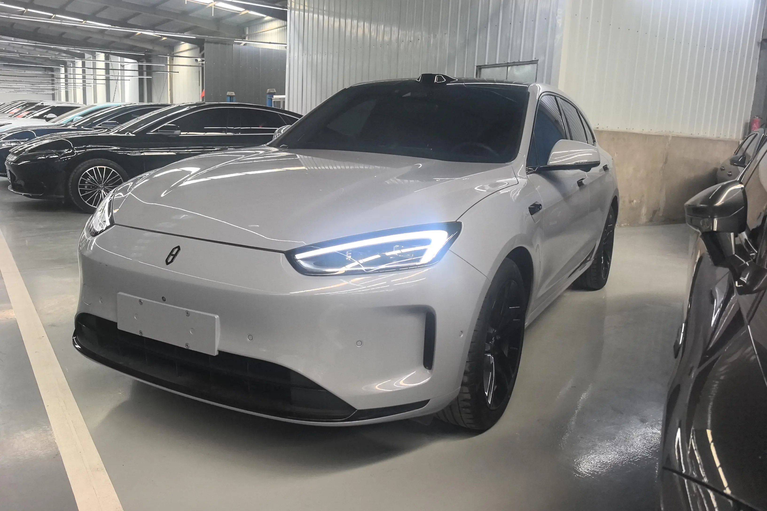 AITO M5 (Wenjie M5)  из Китая