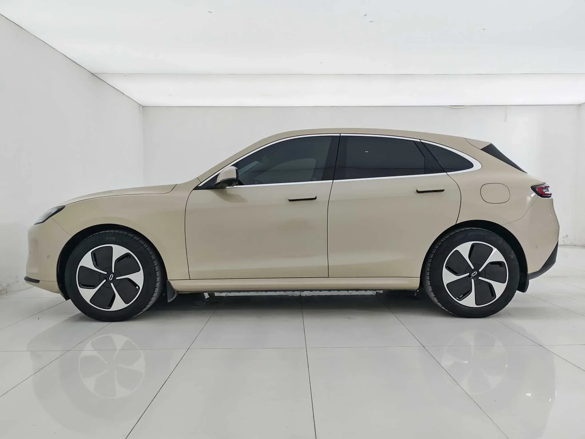 AITO M5