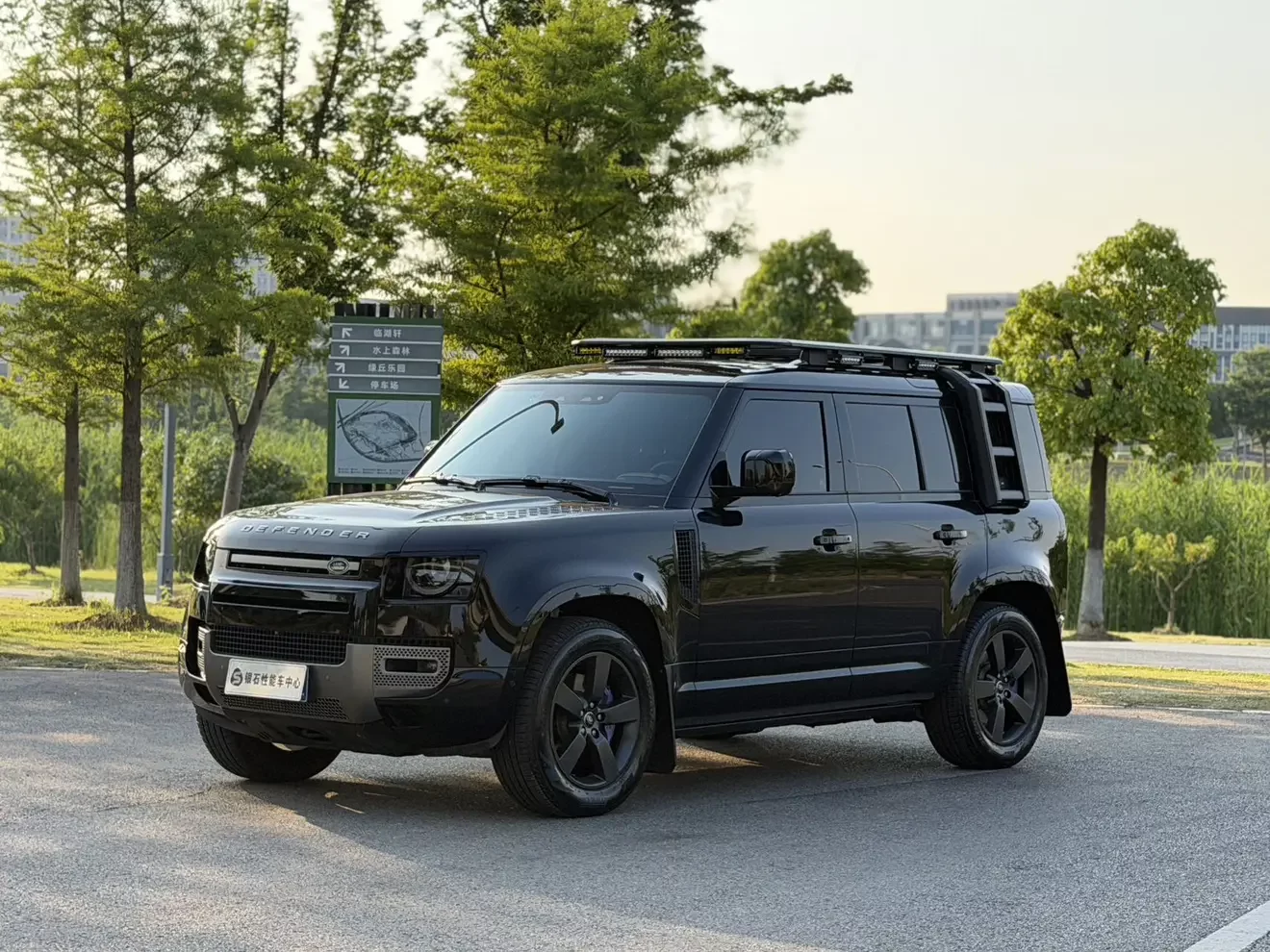 Land Rover guard