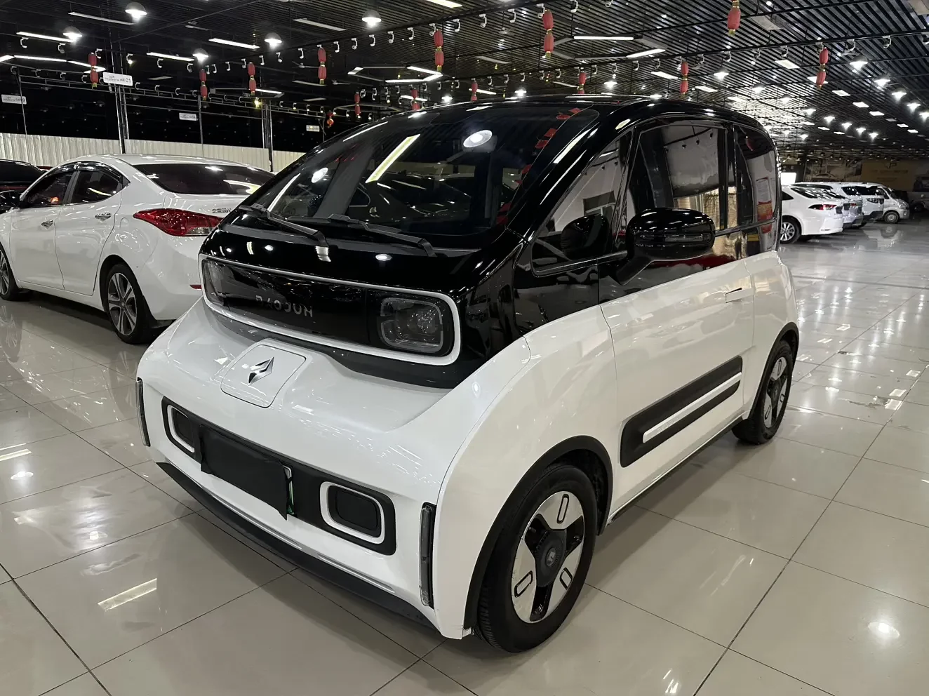 Baojun E300