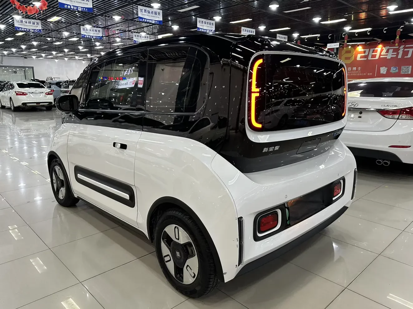 Baojun E300