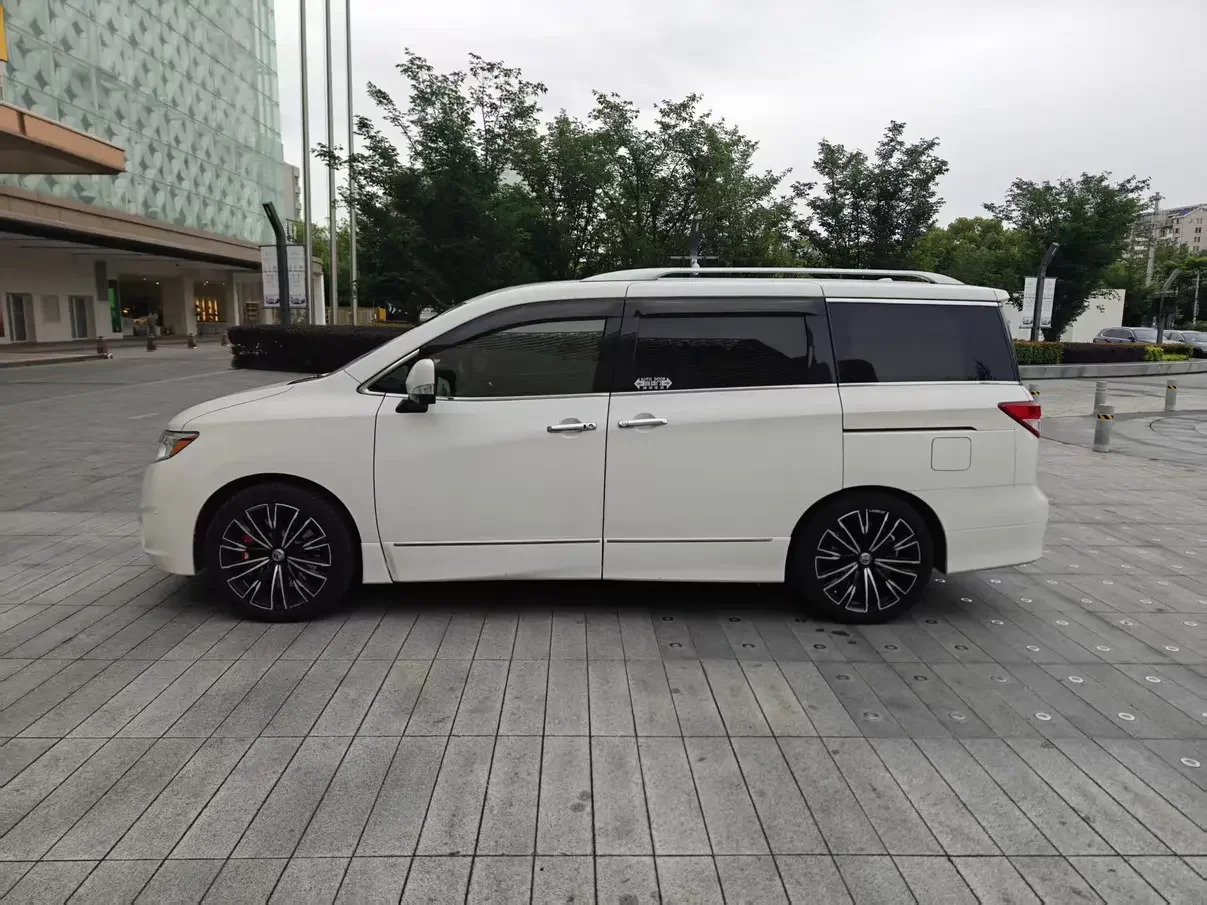 Nissan nobleman