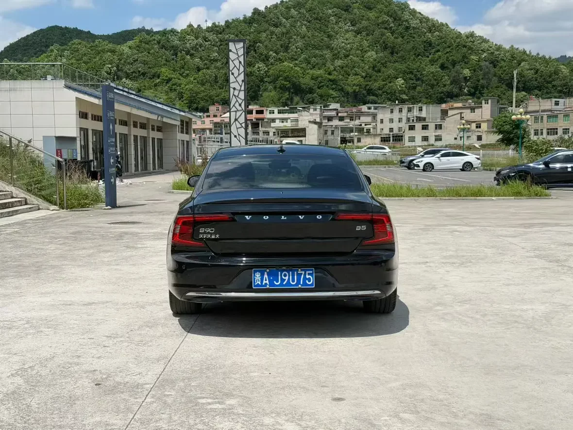 Volvo S90