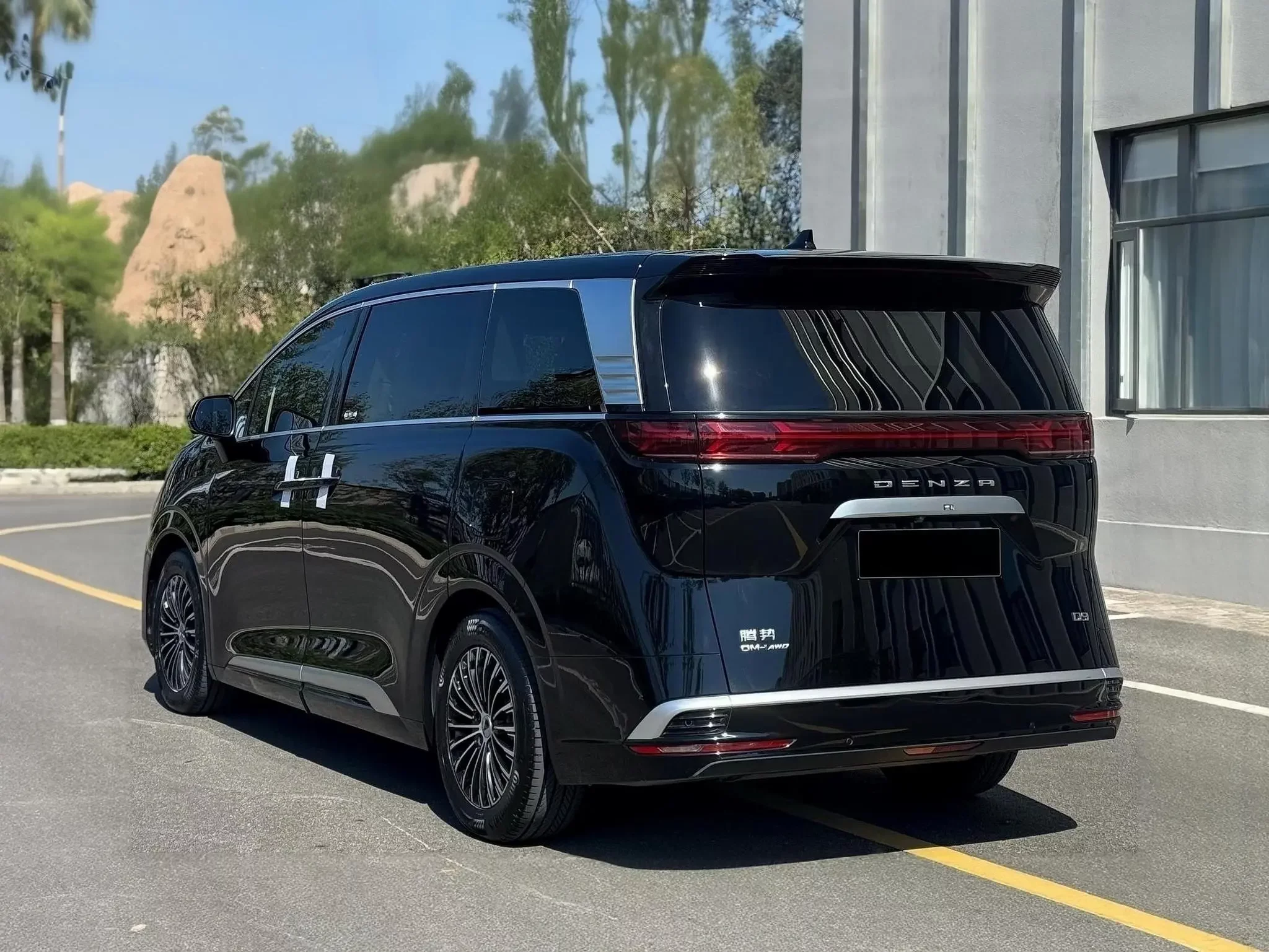 Denza D9 DM
