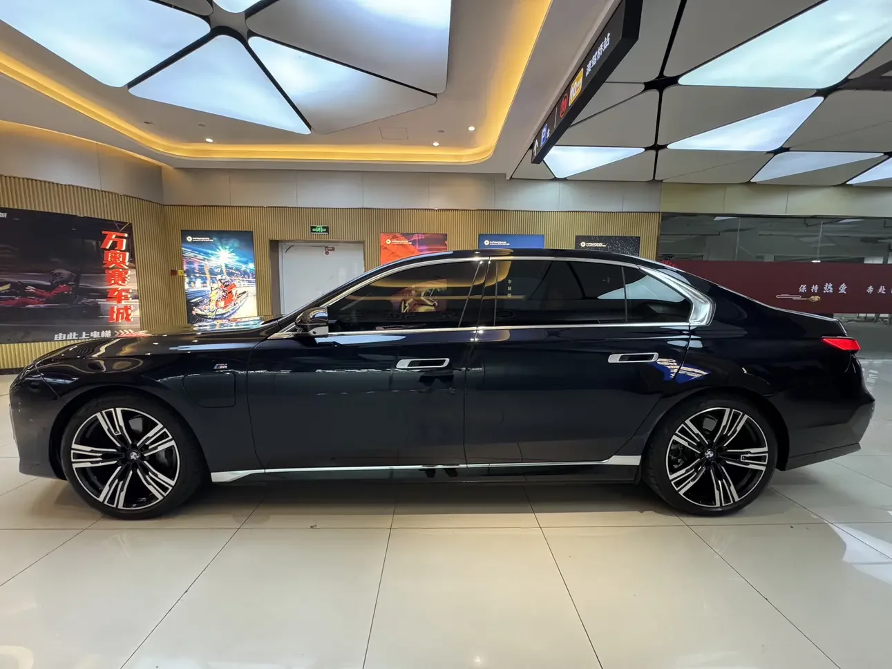 BMW i7