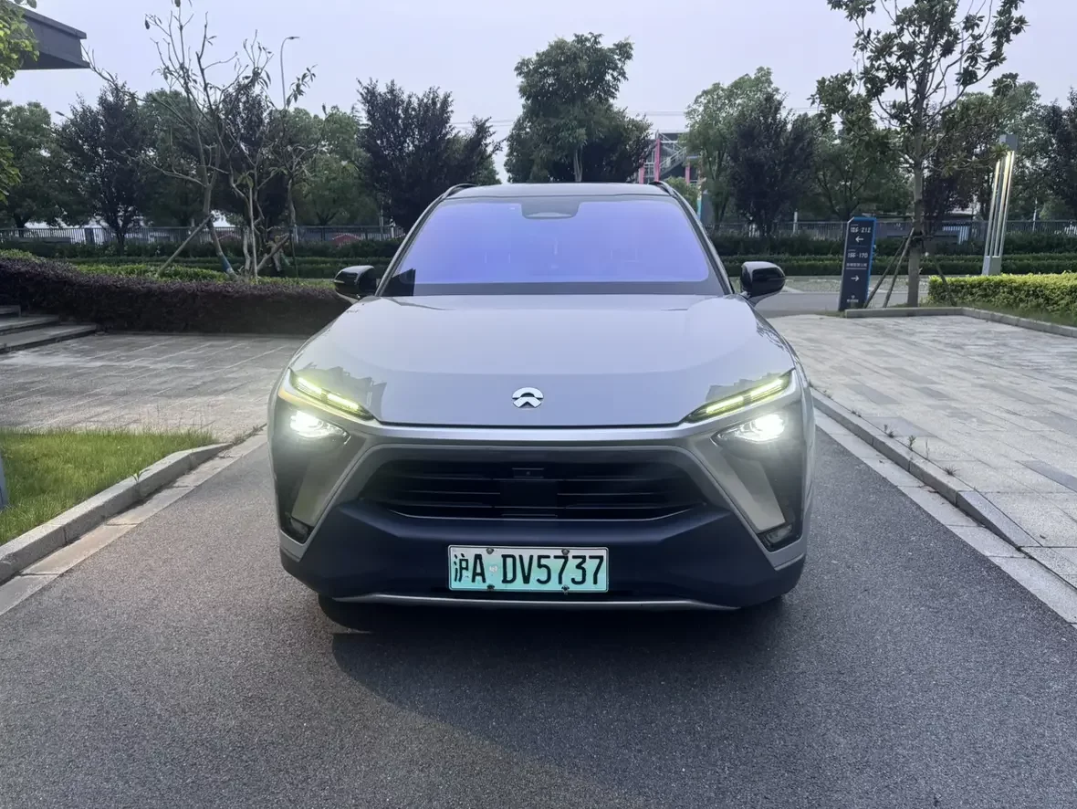 NIO ES8